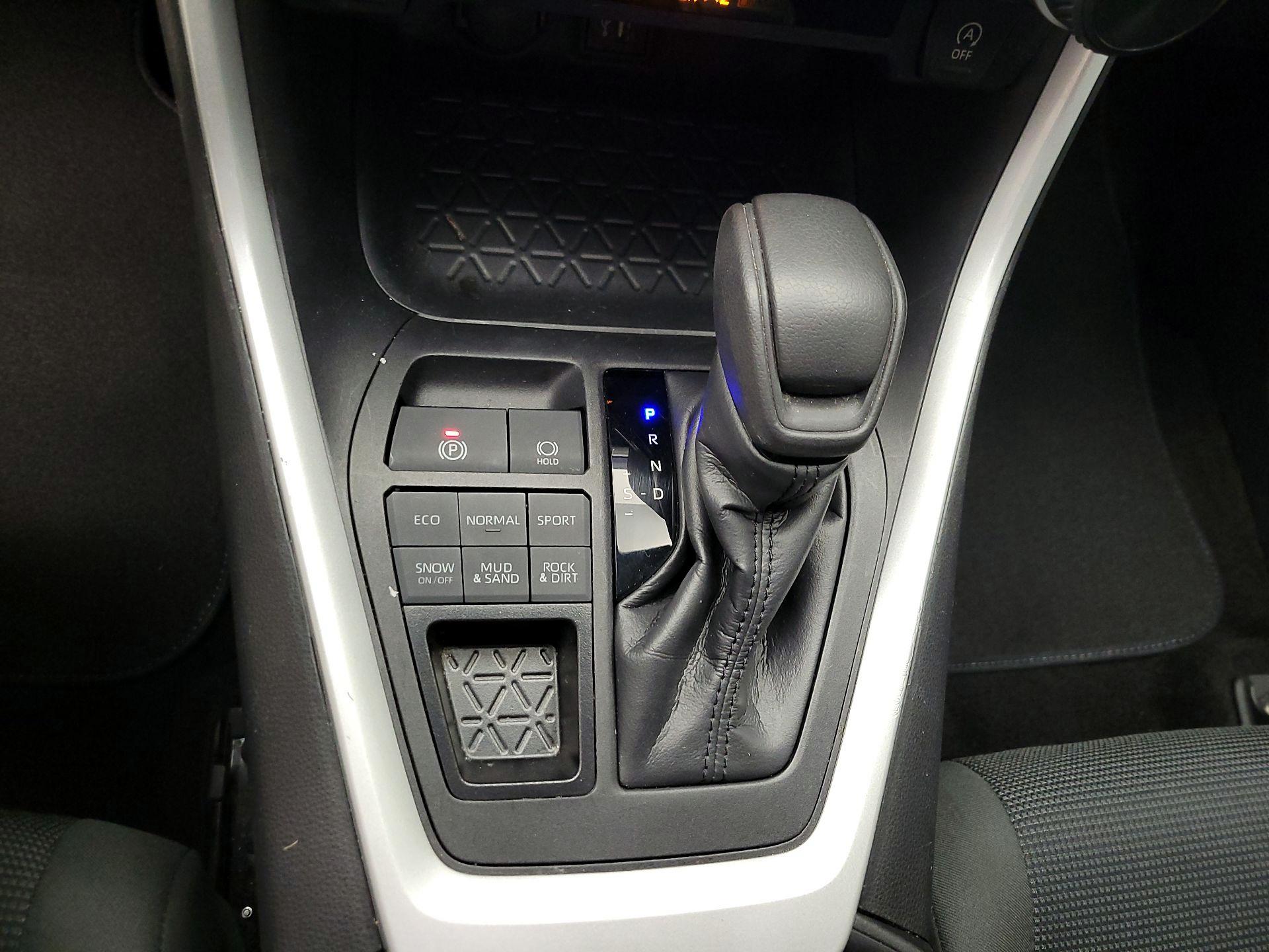 Thumbnail: 2024 Toyota RAV4 - 17