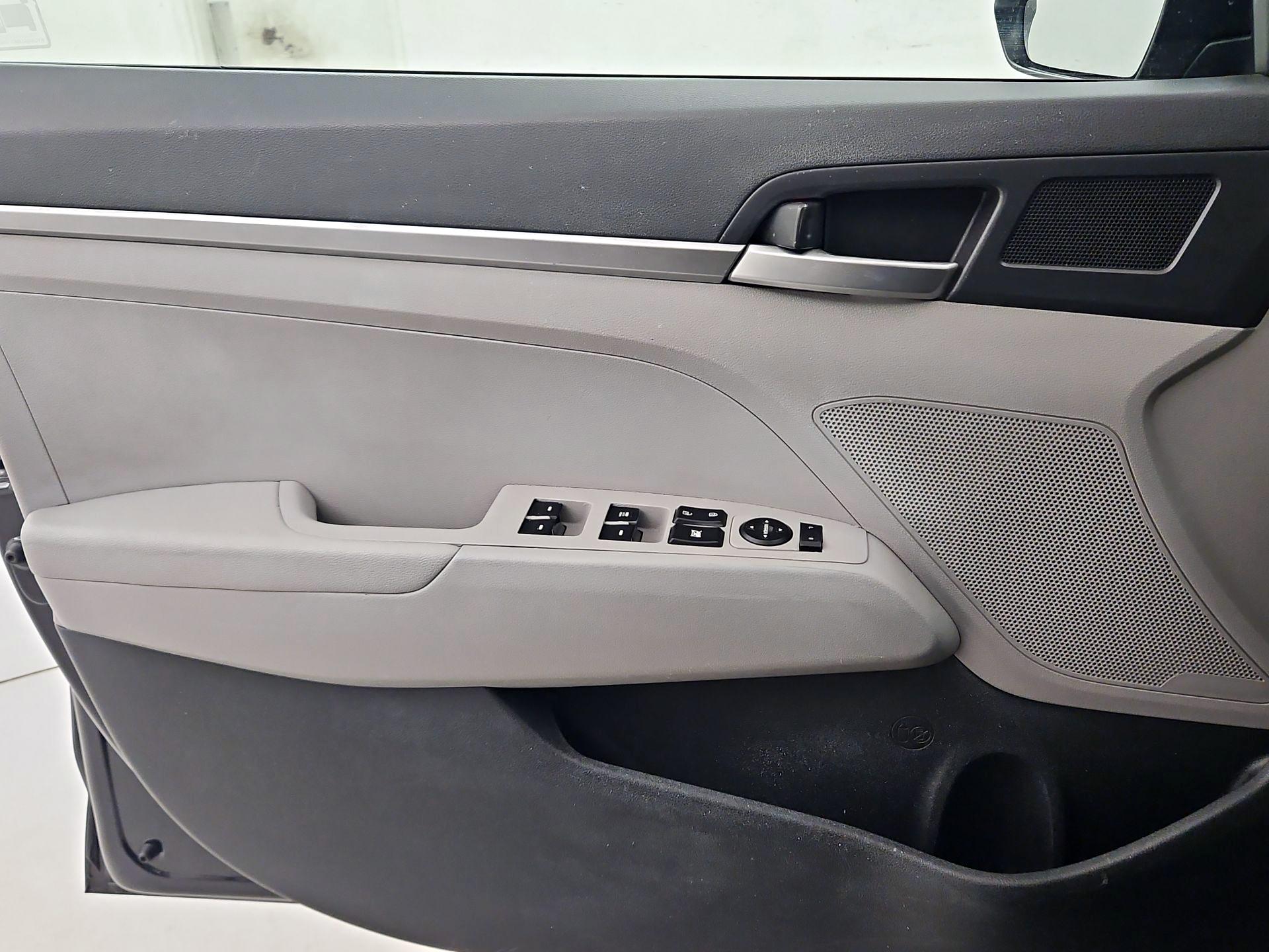 Thumbnail: 2019 Hyundai Elantra - 12