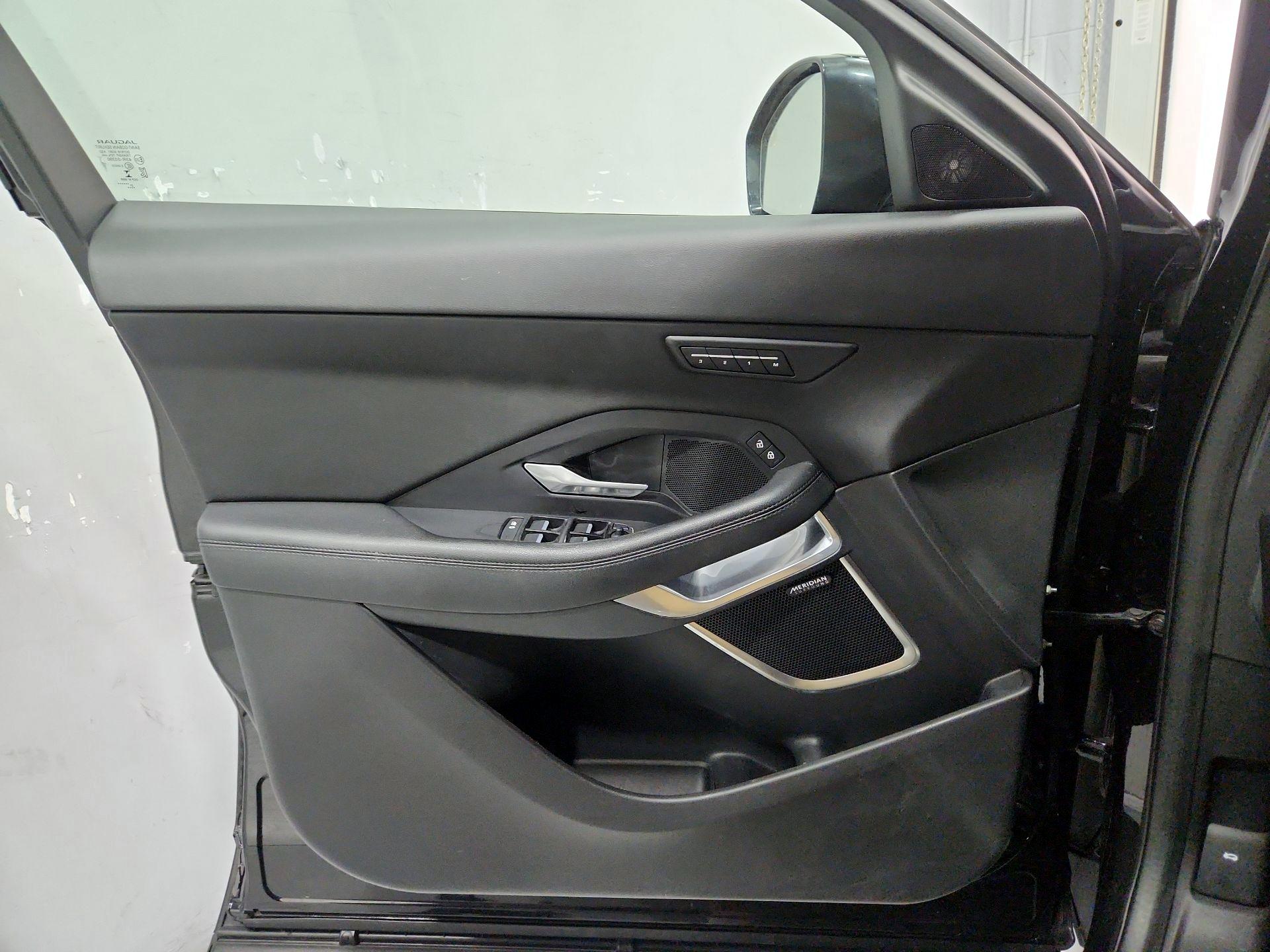 Thumbnail: 2022 Jaguar E-Pace - 12