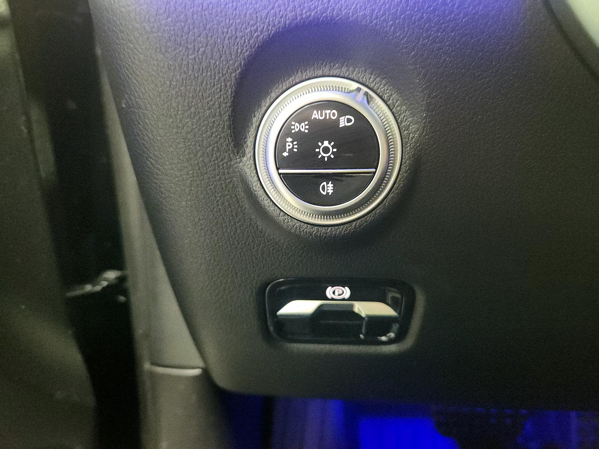 Thumbnail: 2023 Mercedes-Benz C-Class - 13