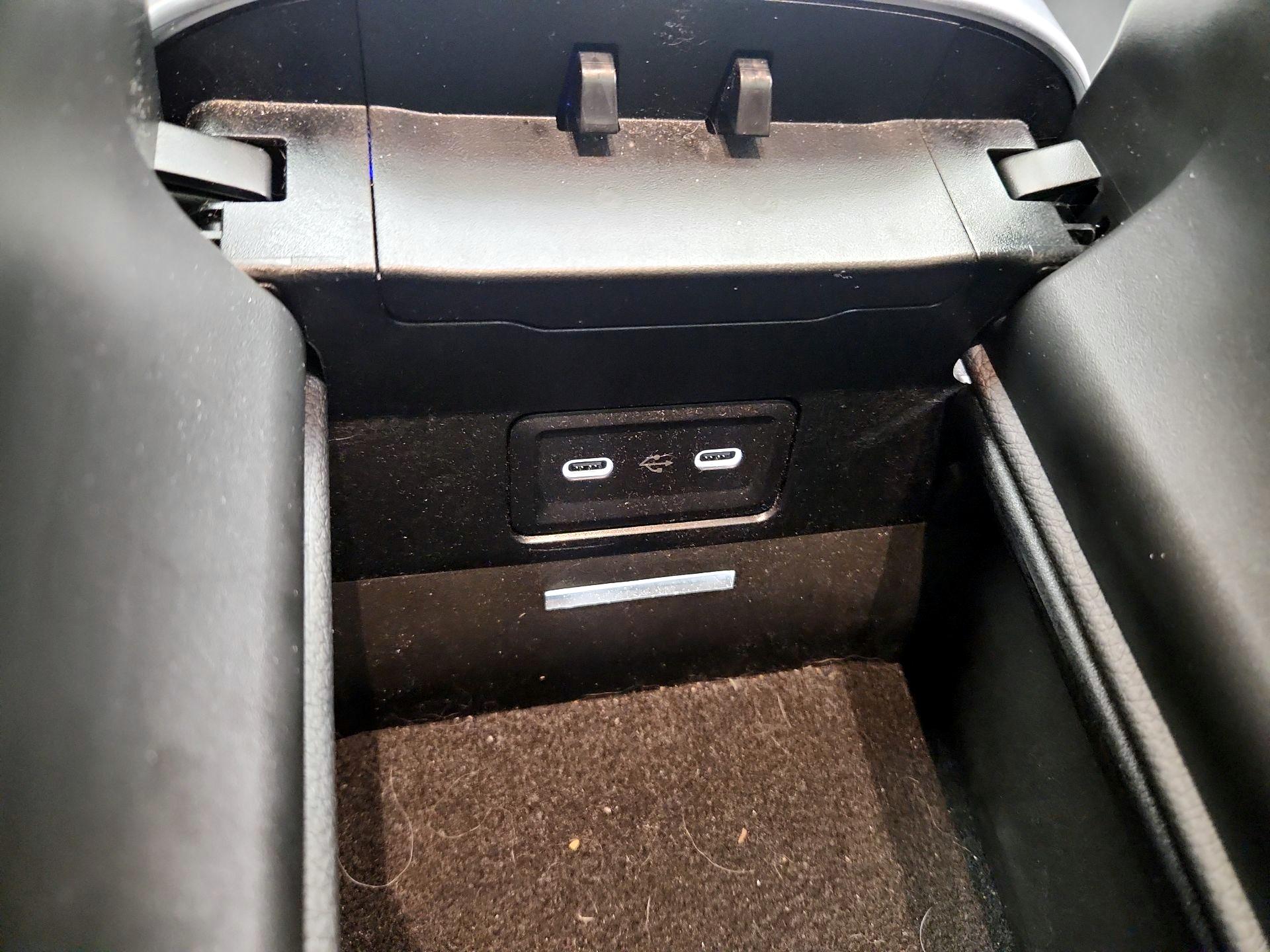 Thumbnail: 2023 Mercedes-Benz C-Class - 19