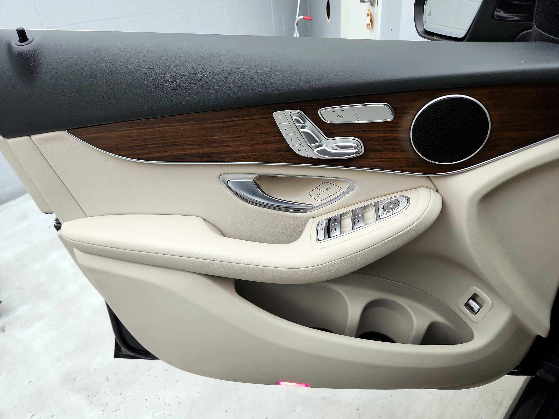 Thumbnail: 2022 Mercedes-Benz GLC - 12