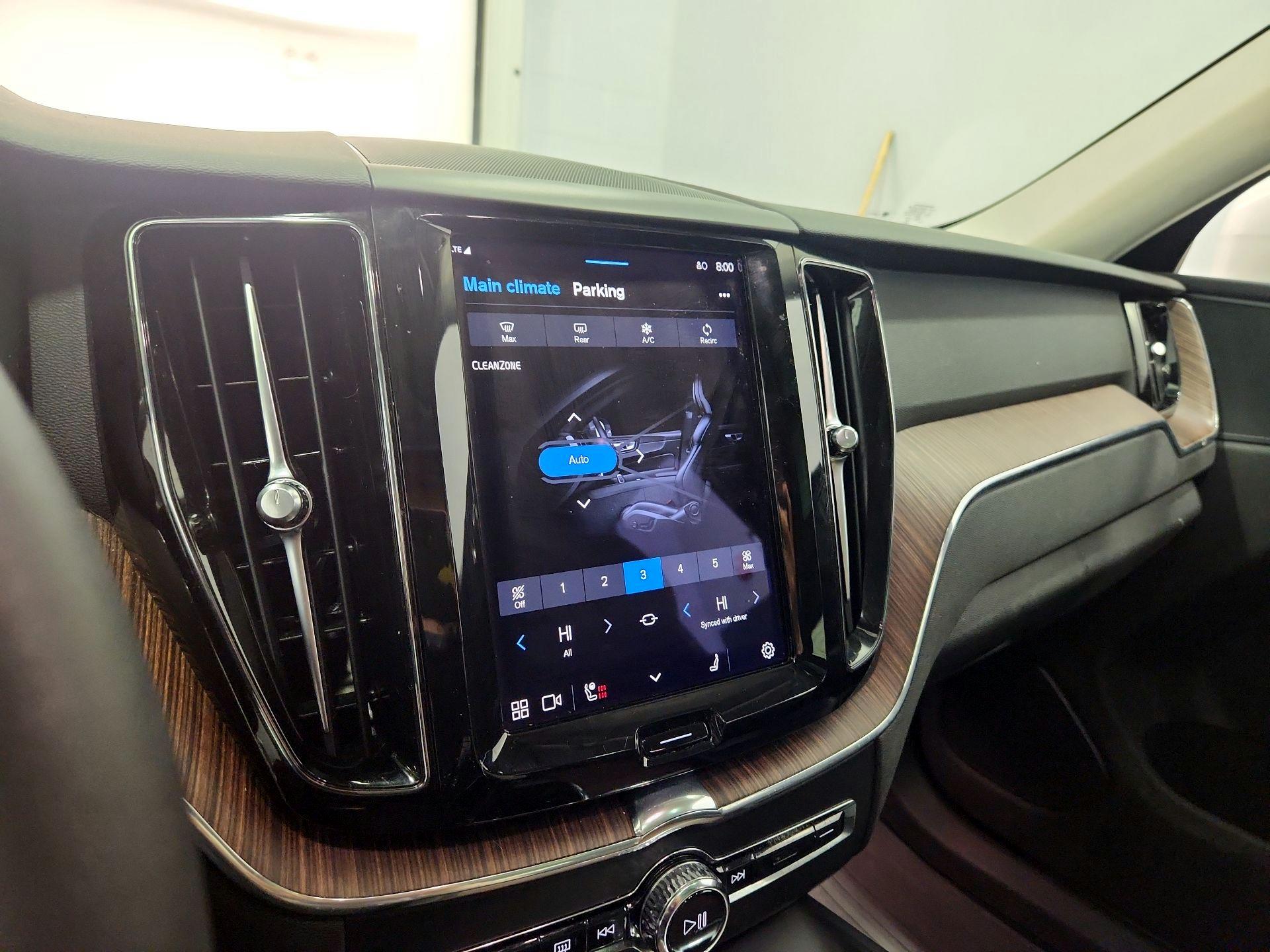 Thumbnail: 2023 Volvo XC60 - 17