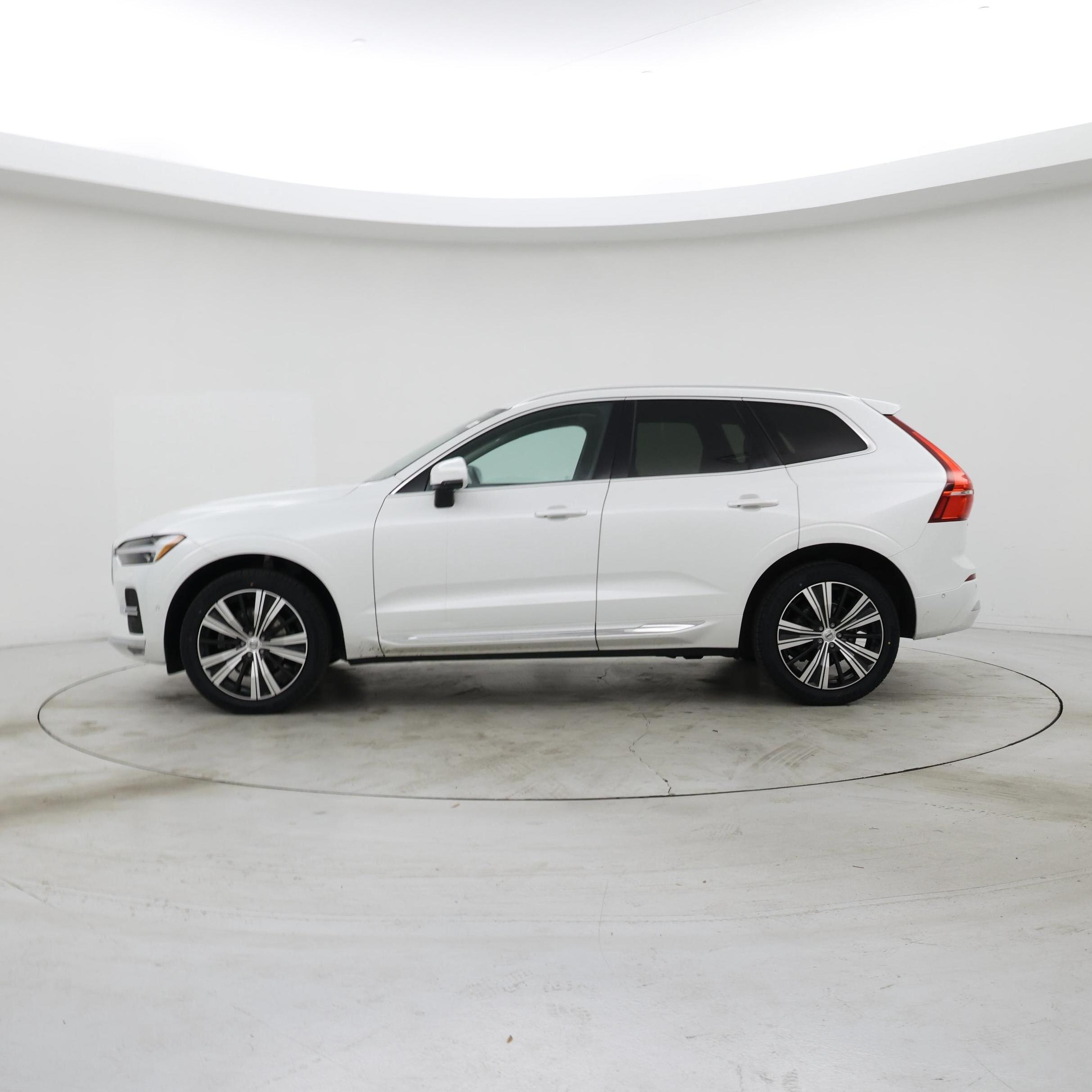 Thumbnail: 2023 Volvo XC60 - 3