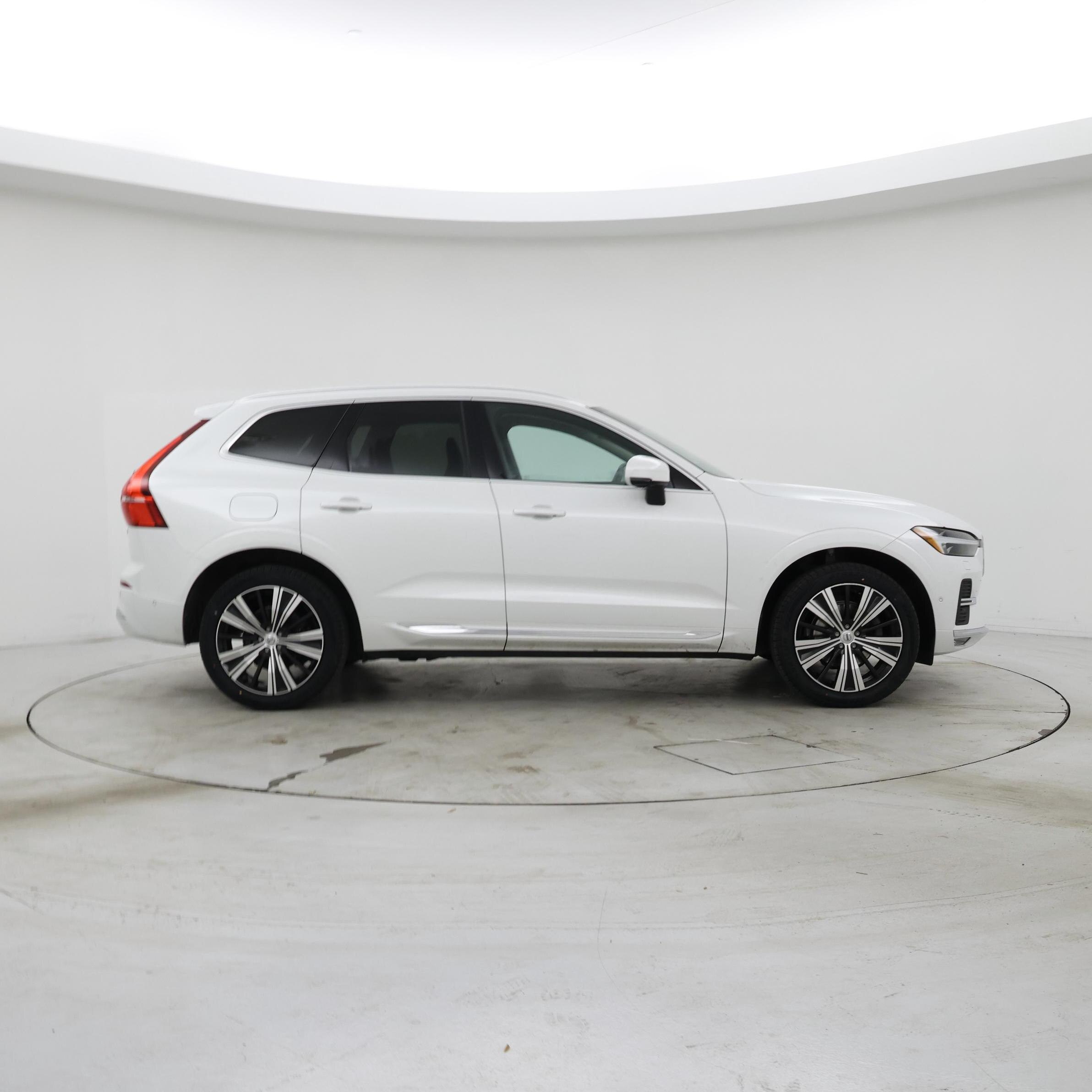 Thumbnail: 2023 Volvo XC60 - 7
