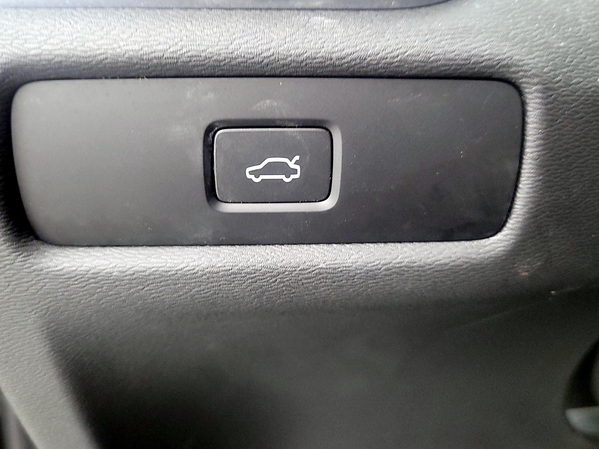 Thumbnail: 2023 Volvo S60 - 13