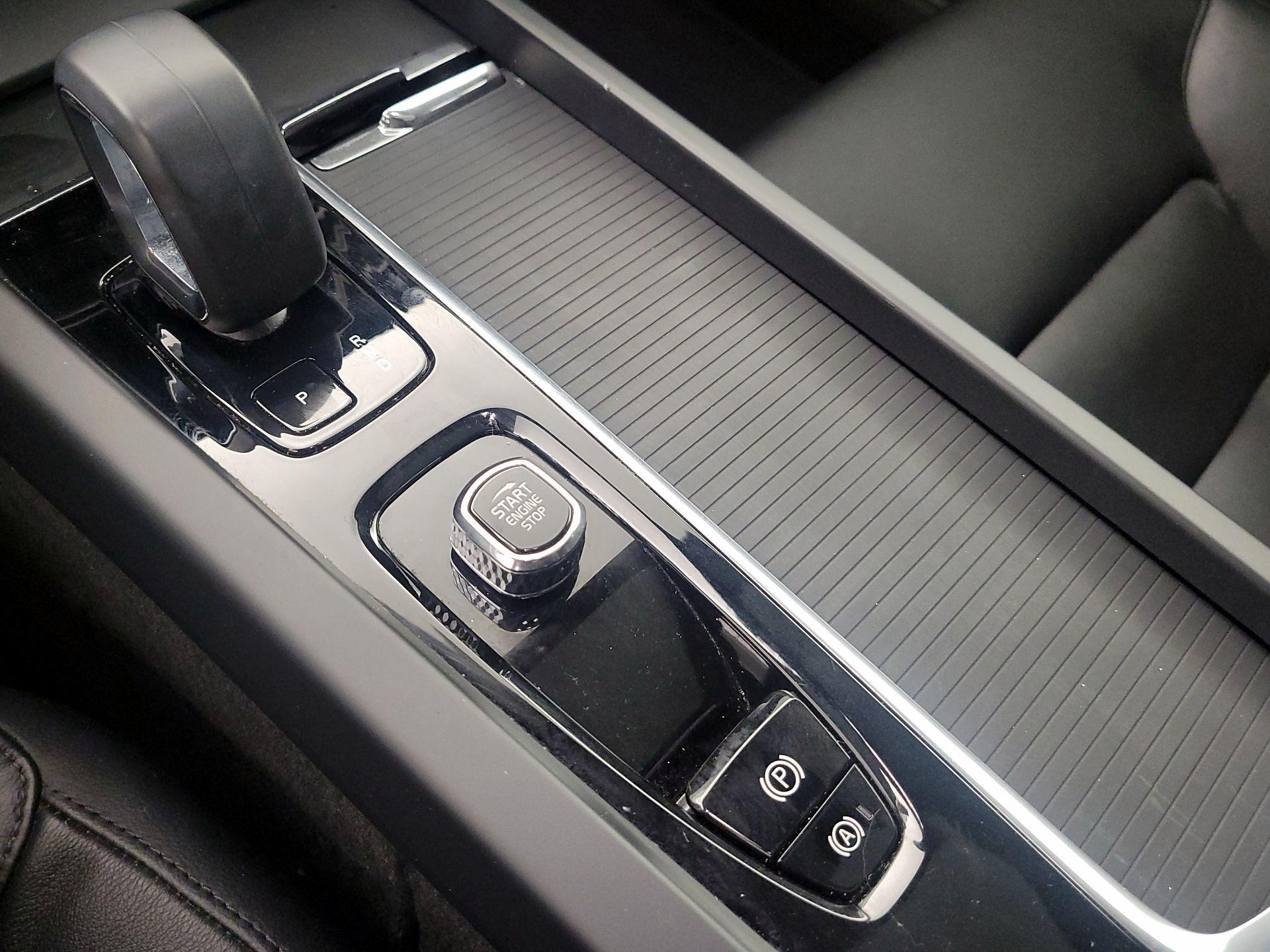 Thumbnail: 2023 Volvo S60 - 18