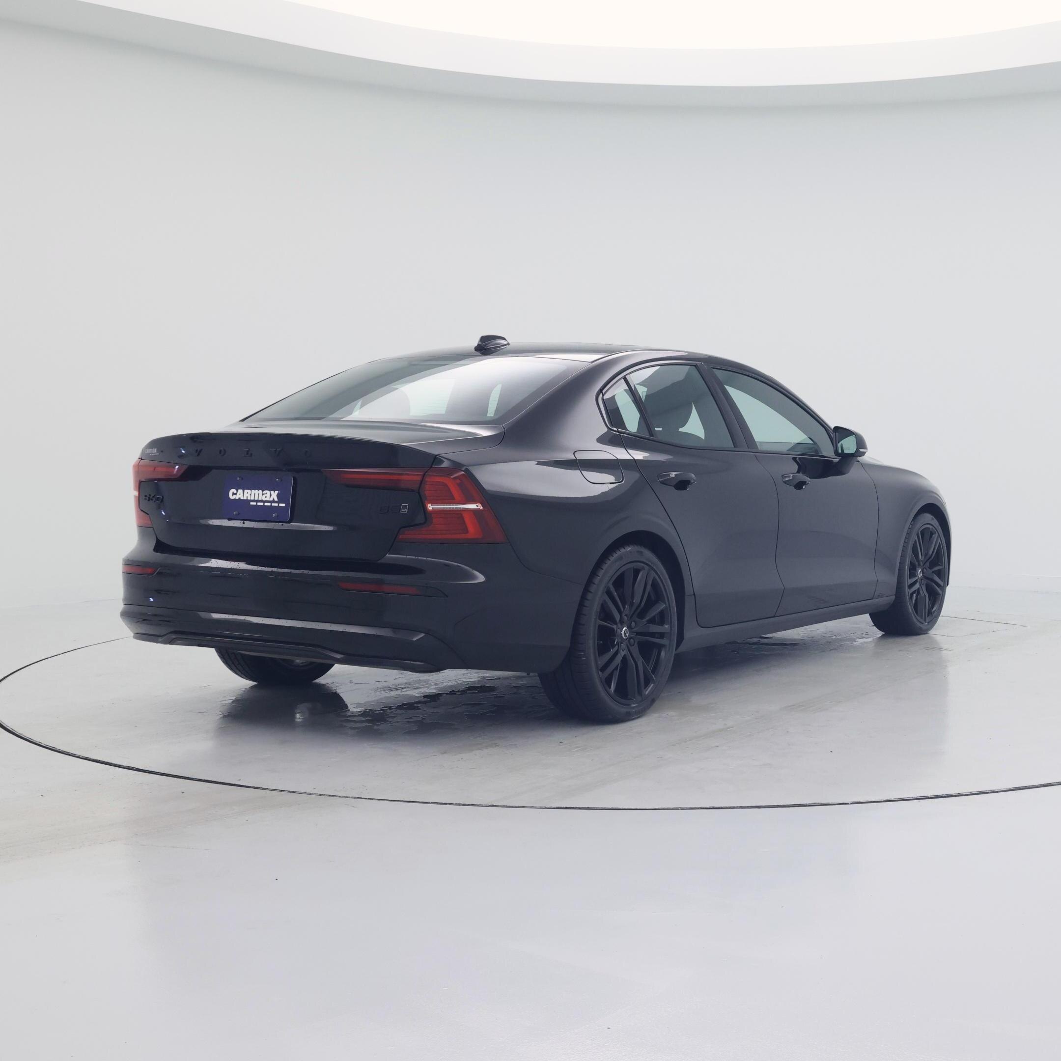 Thumbnail: 2023 Volvo S60 - 8