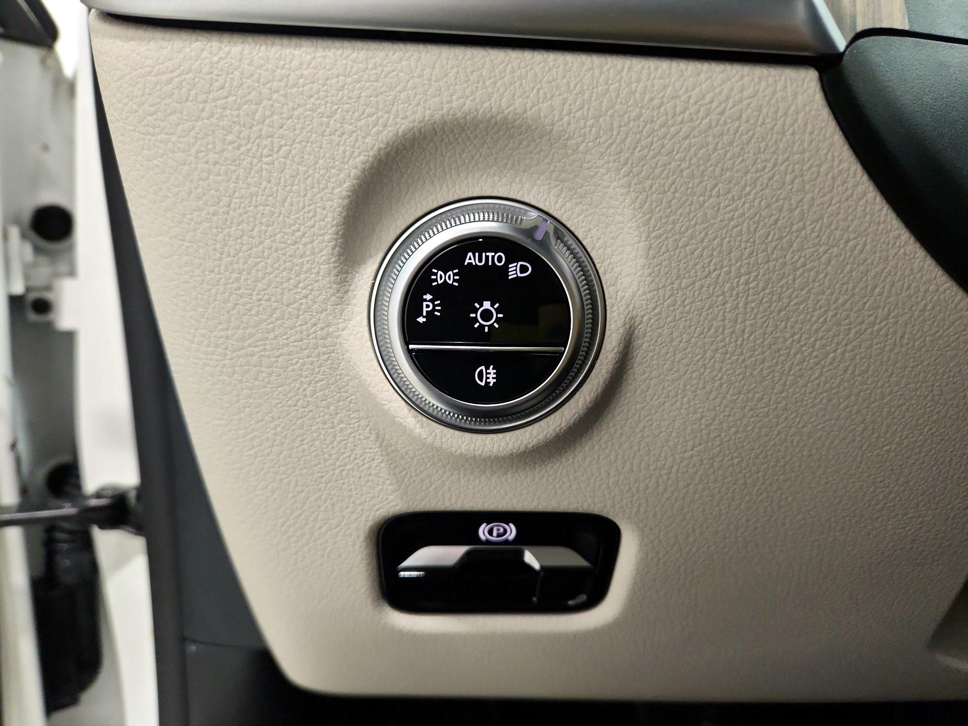 Thumbnail: 2023 Mercedes-Benz C-Class - 13