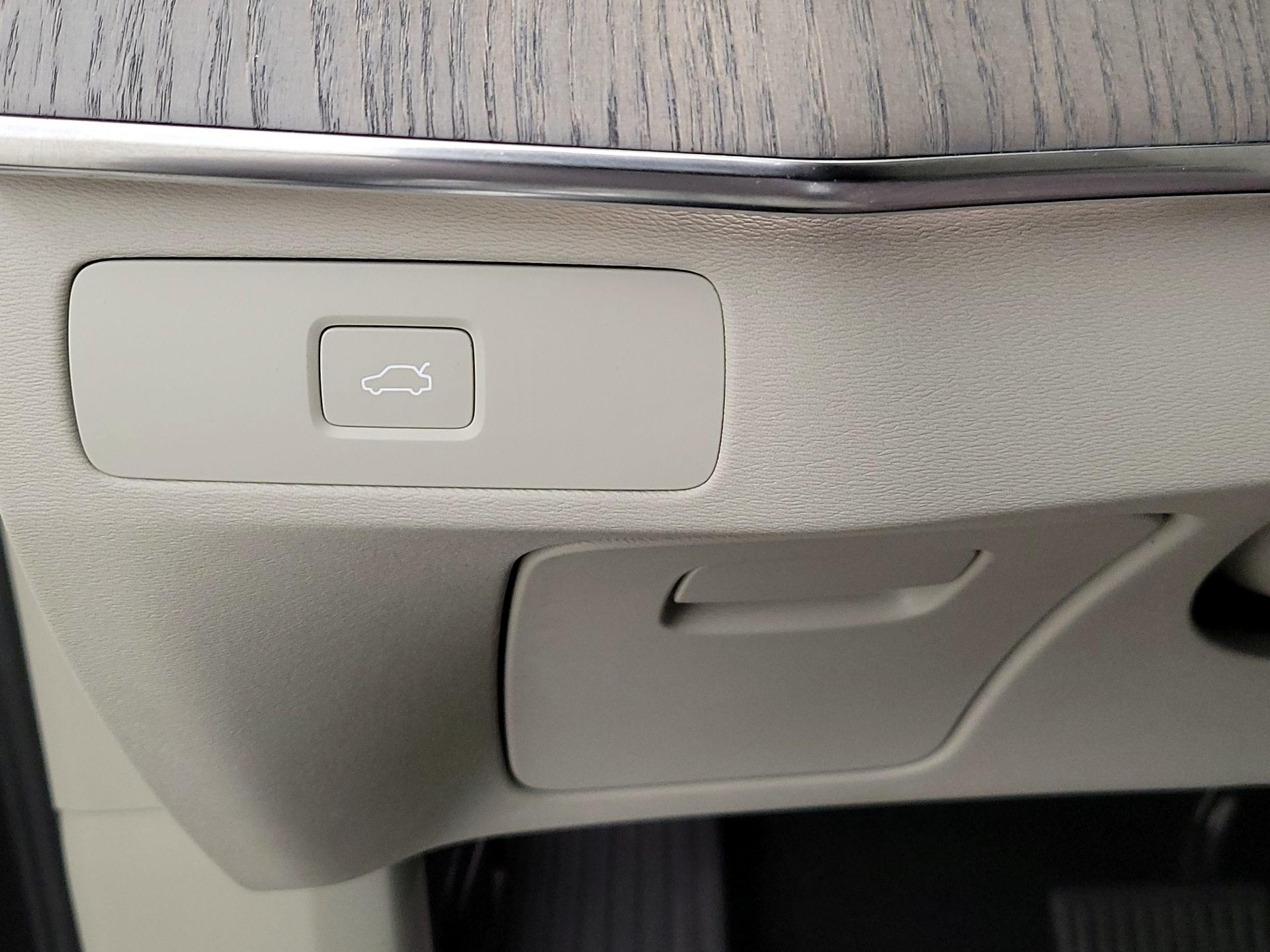 Thumbnail: 2024 Volvo XC90 - 13