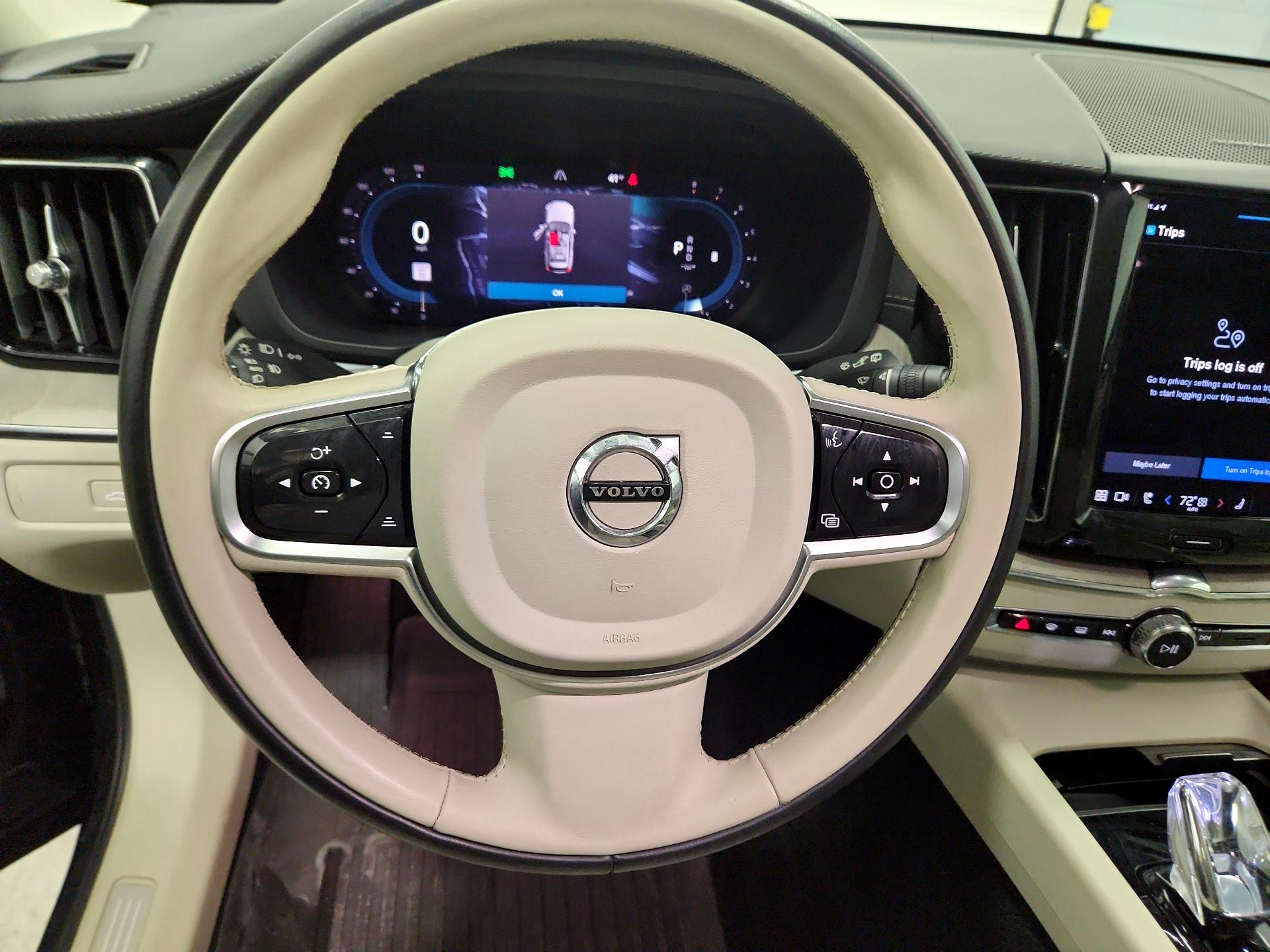 Thumbnail: 2023 Volvo XC60 - 10