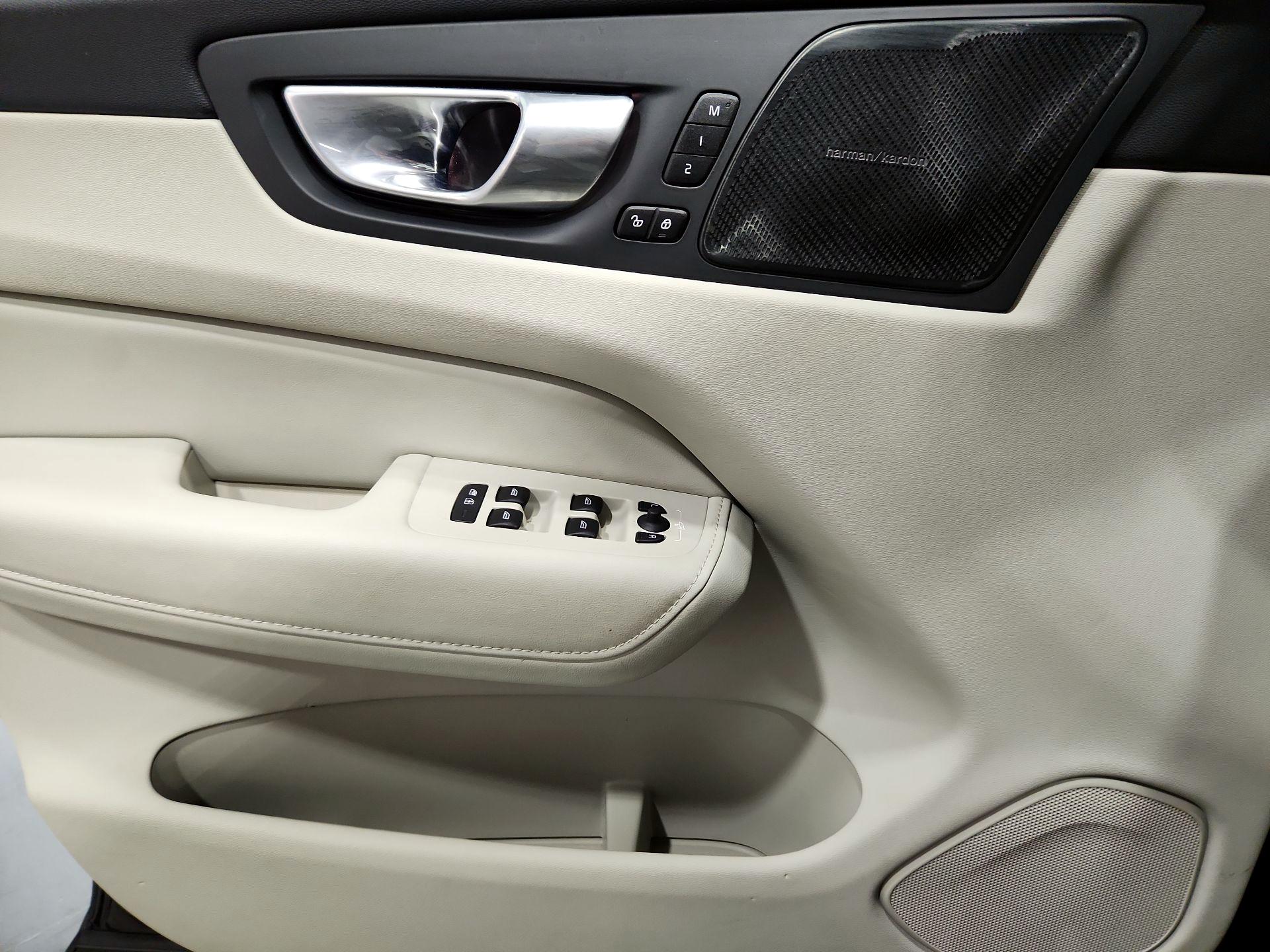 Thumbnail: 2023 Volvo XC60 - 12