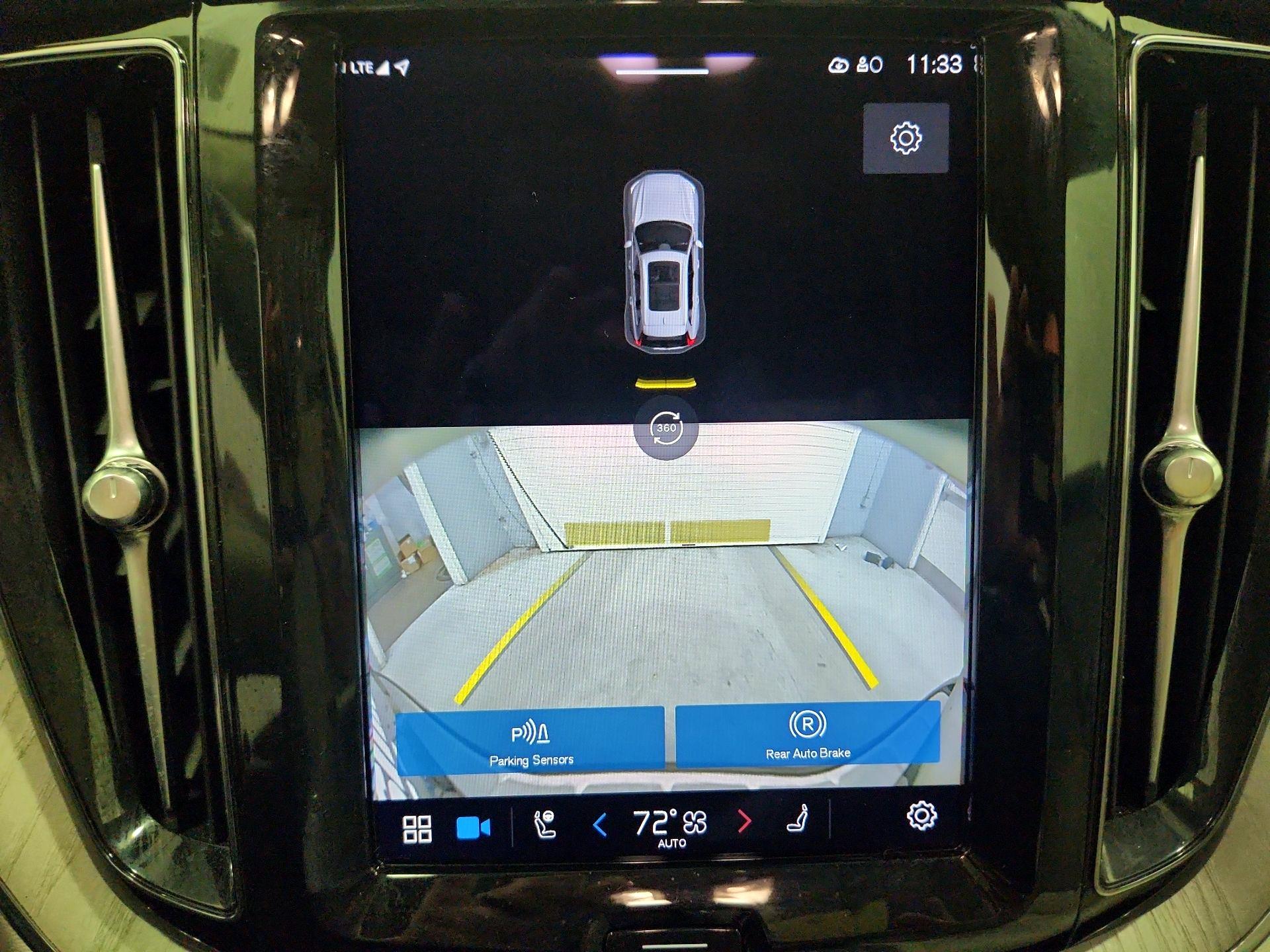 Thumbnail: 2023 Volvo XC60 - 15