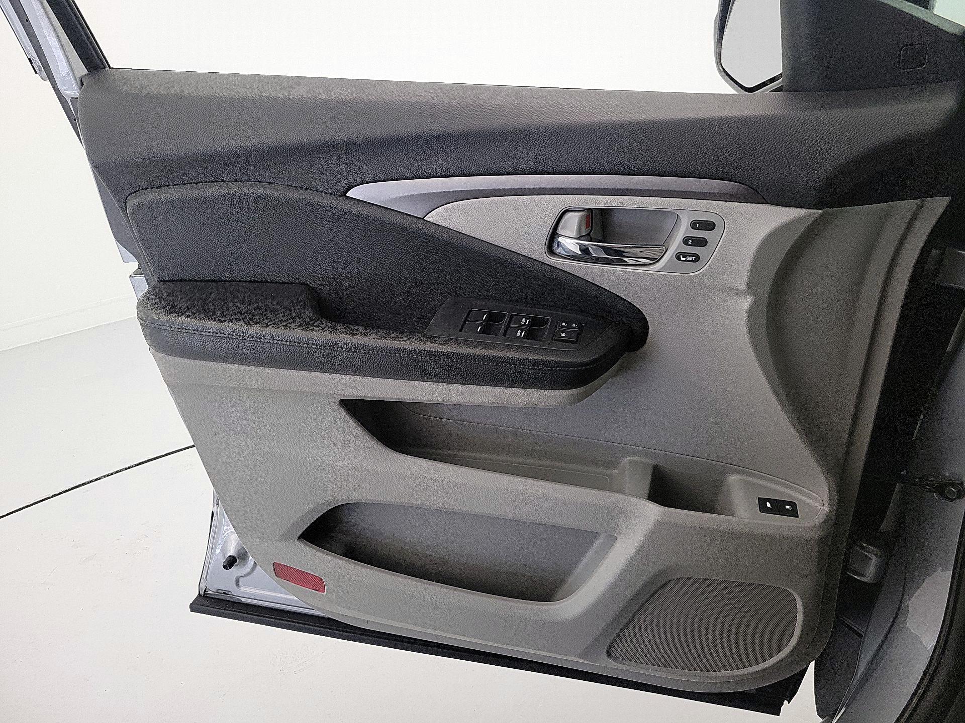 Thumbnail: 2020 Honda Pilot - 12