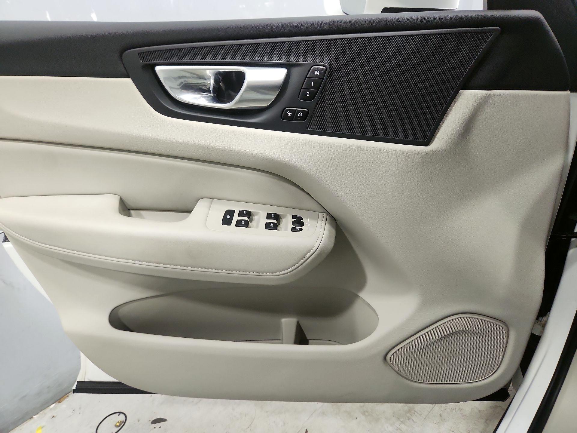 Thumbnail: 2023 Volvo XC60 - 12