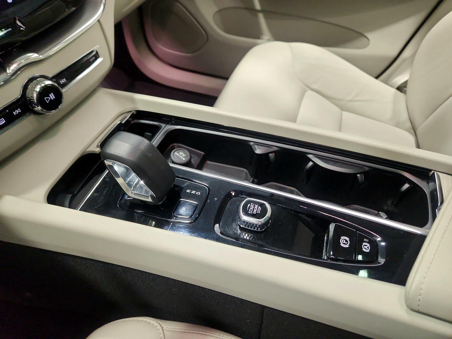 Thumbnail: 2023 Volvo XC60 - 17