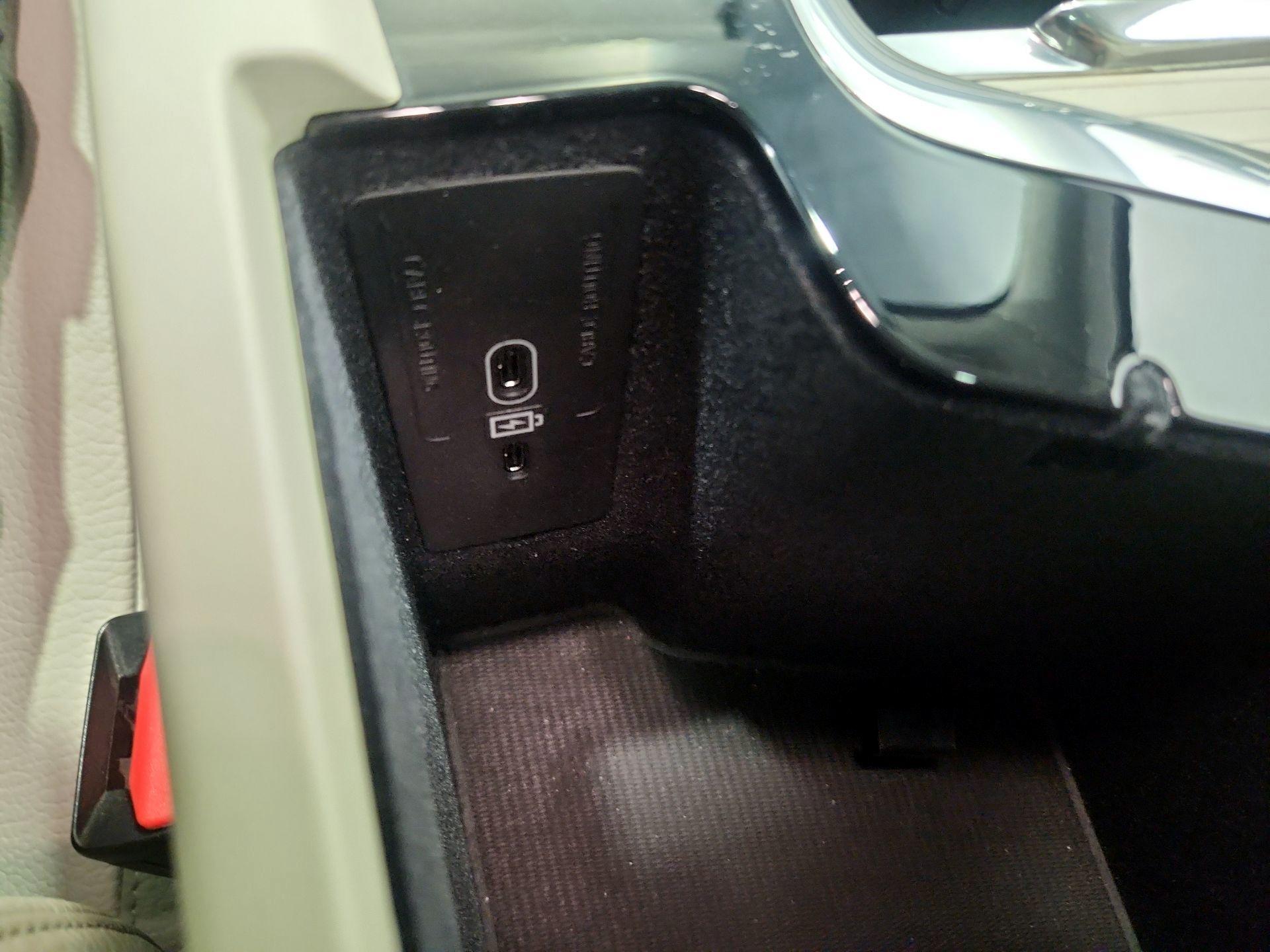 Thumbnail: 2023 Volvo XC60 - 18