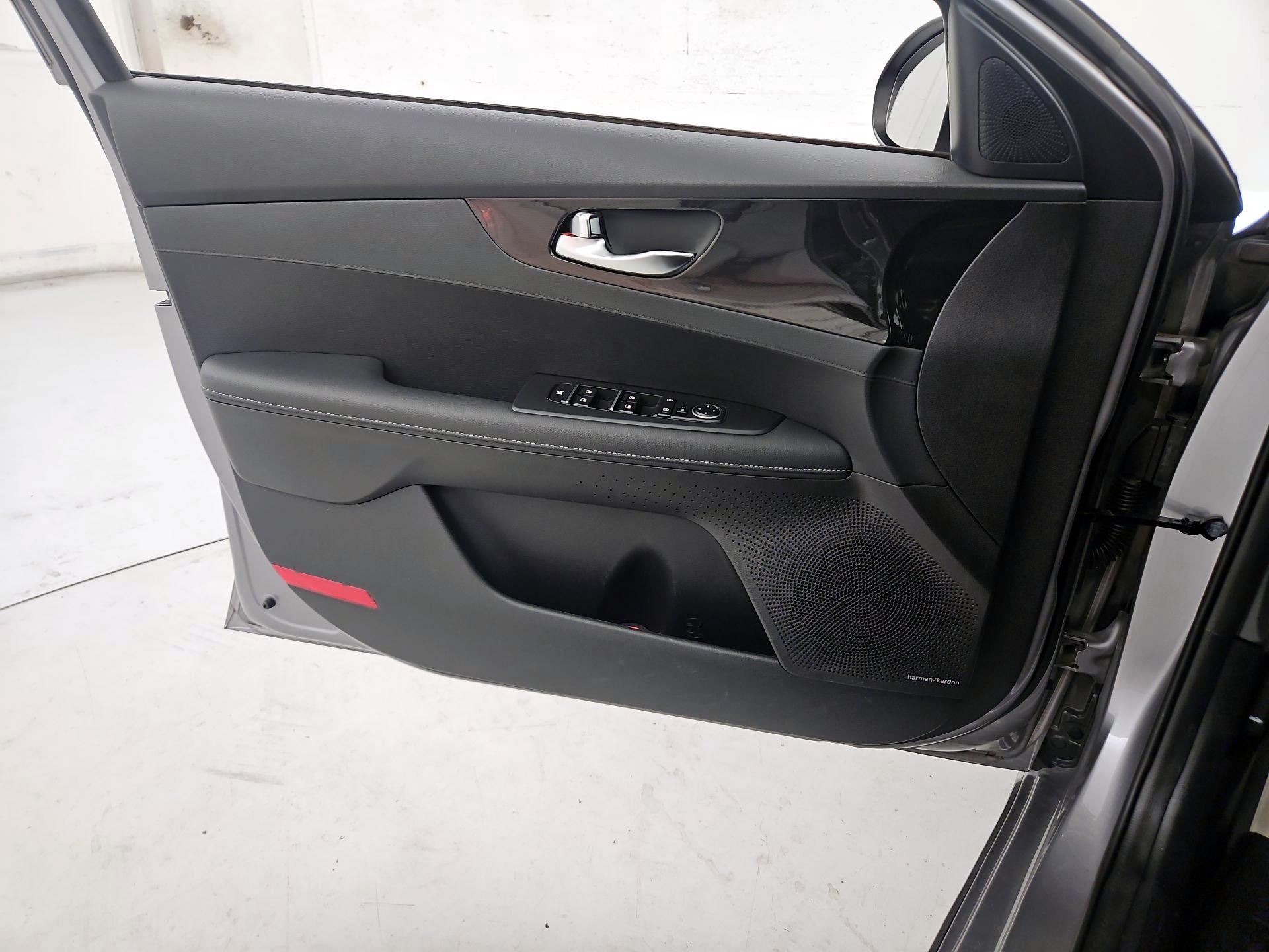 Thumbnail: 2023 Kia Forte - 12