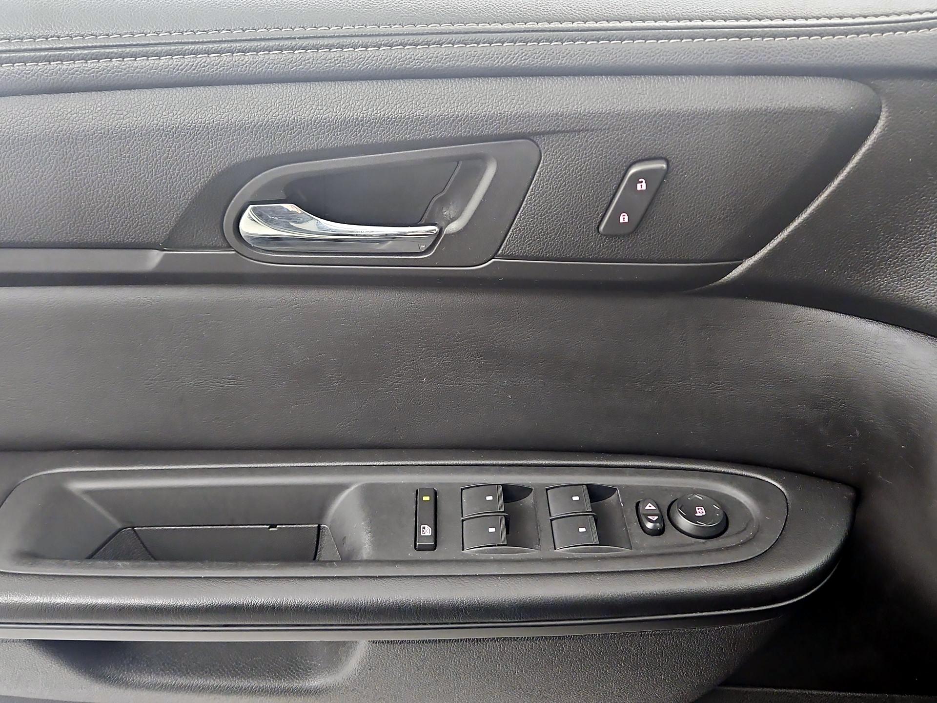 Thumbnail: 2015 GMC Acadia - 12