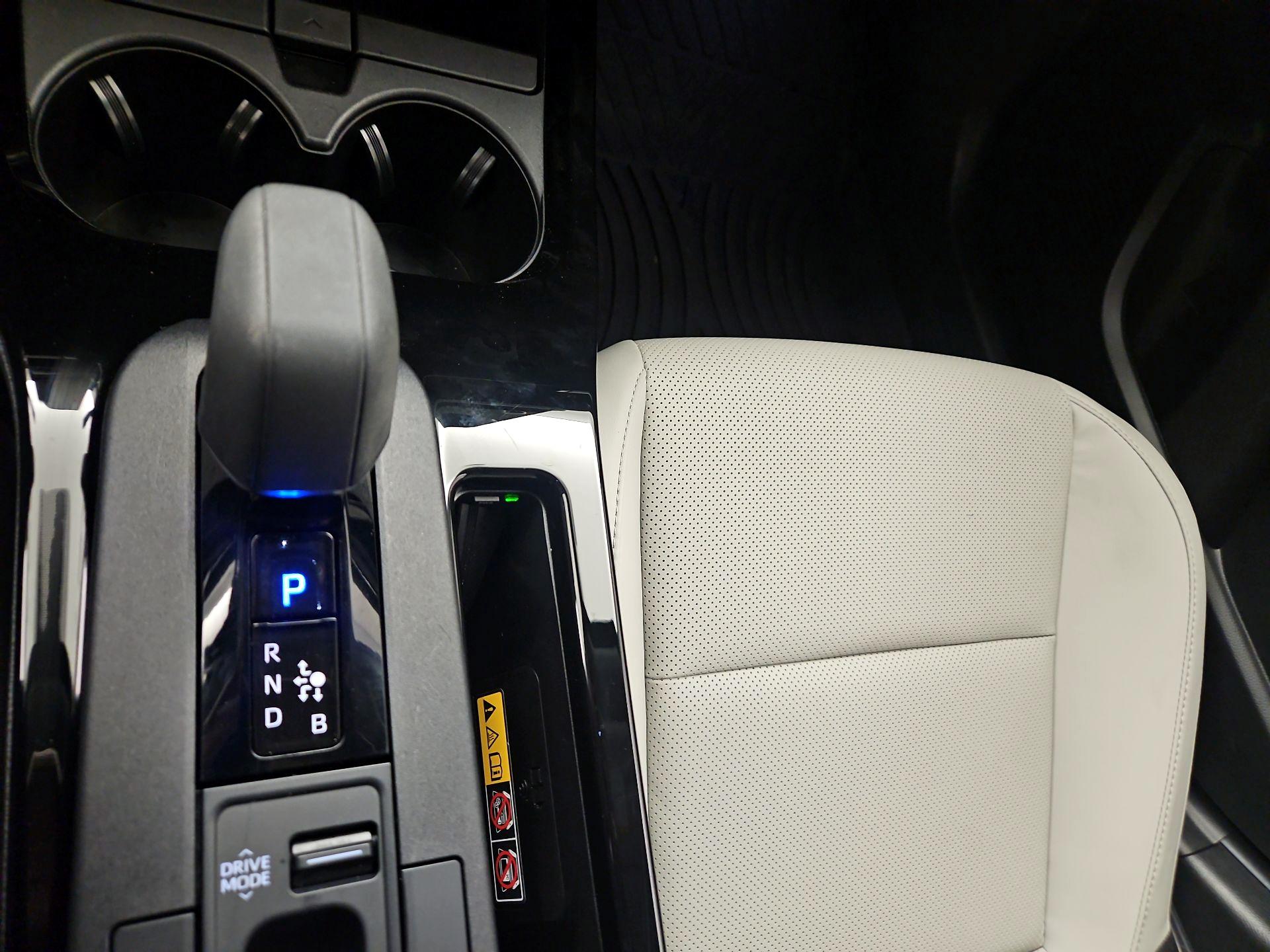 Thumbnail: 2024 Toyota Prius - 17