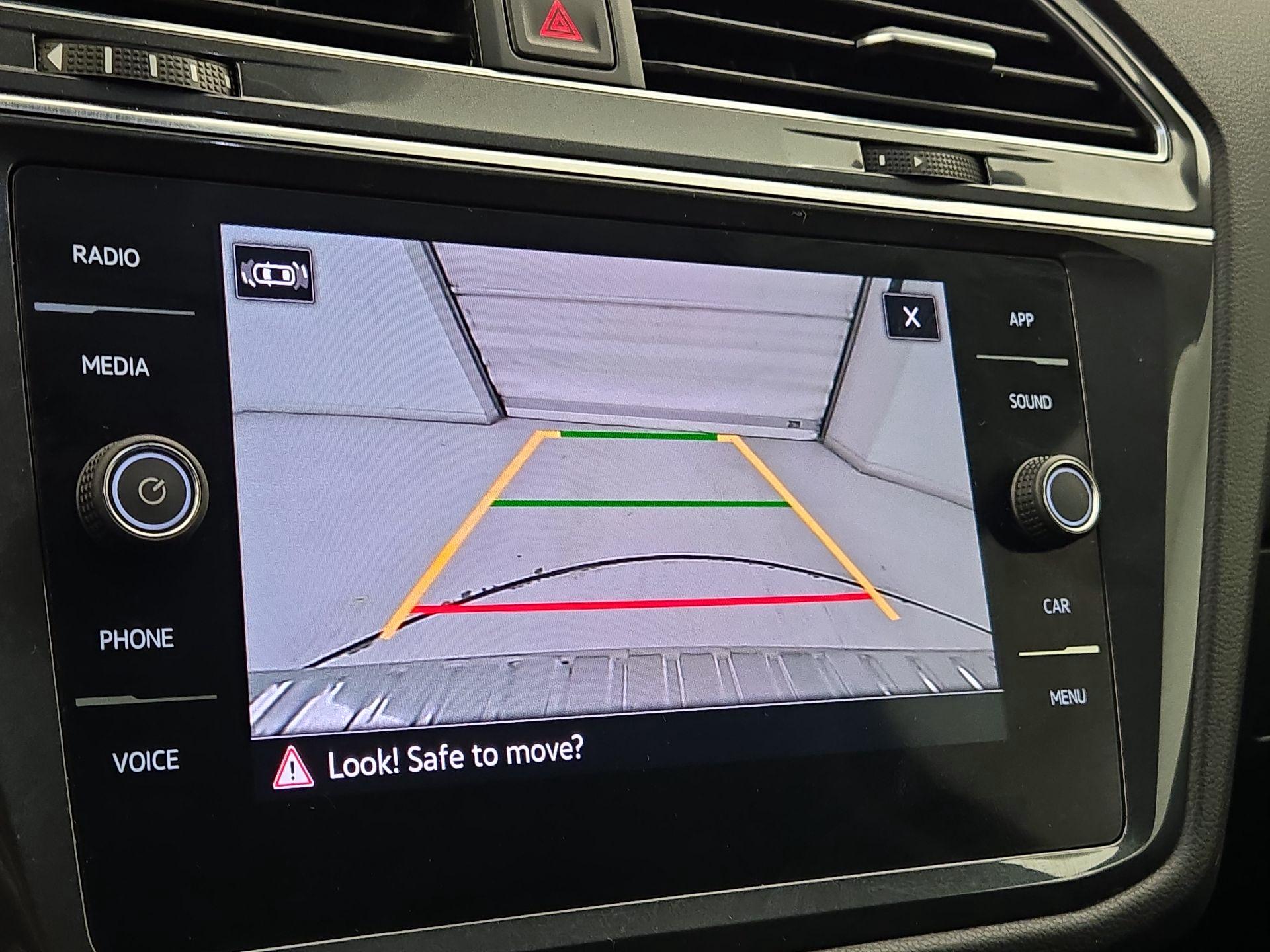 Thumbnail: 2022 Volkswagen Tiguan - 13