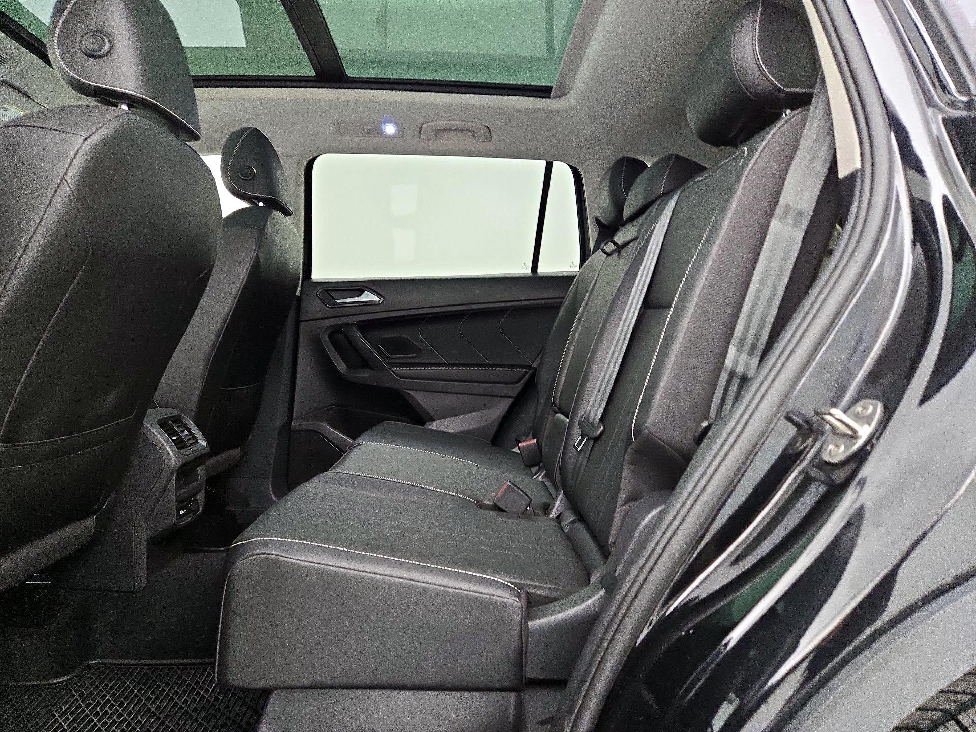 Thumbnail: 2022 Volkswagen Tiguan - 19