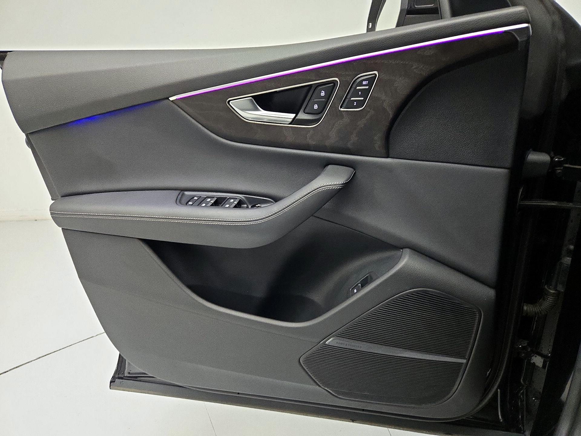 Thumbnail: 2023 Audi Q8 - 12