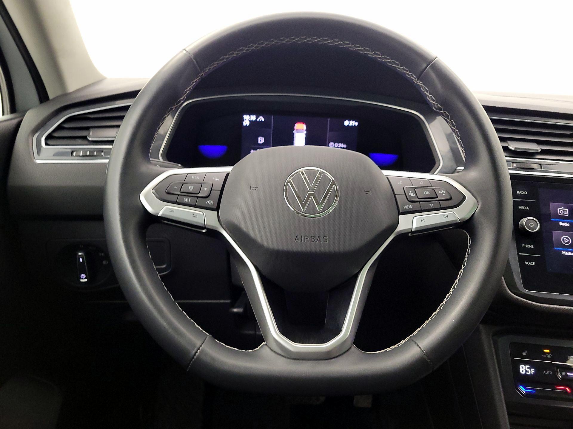 Thumbnail: 2022 Volkswagen Tiguan - 10