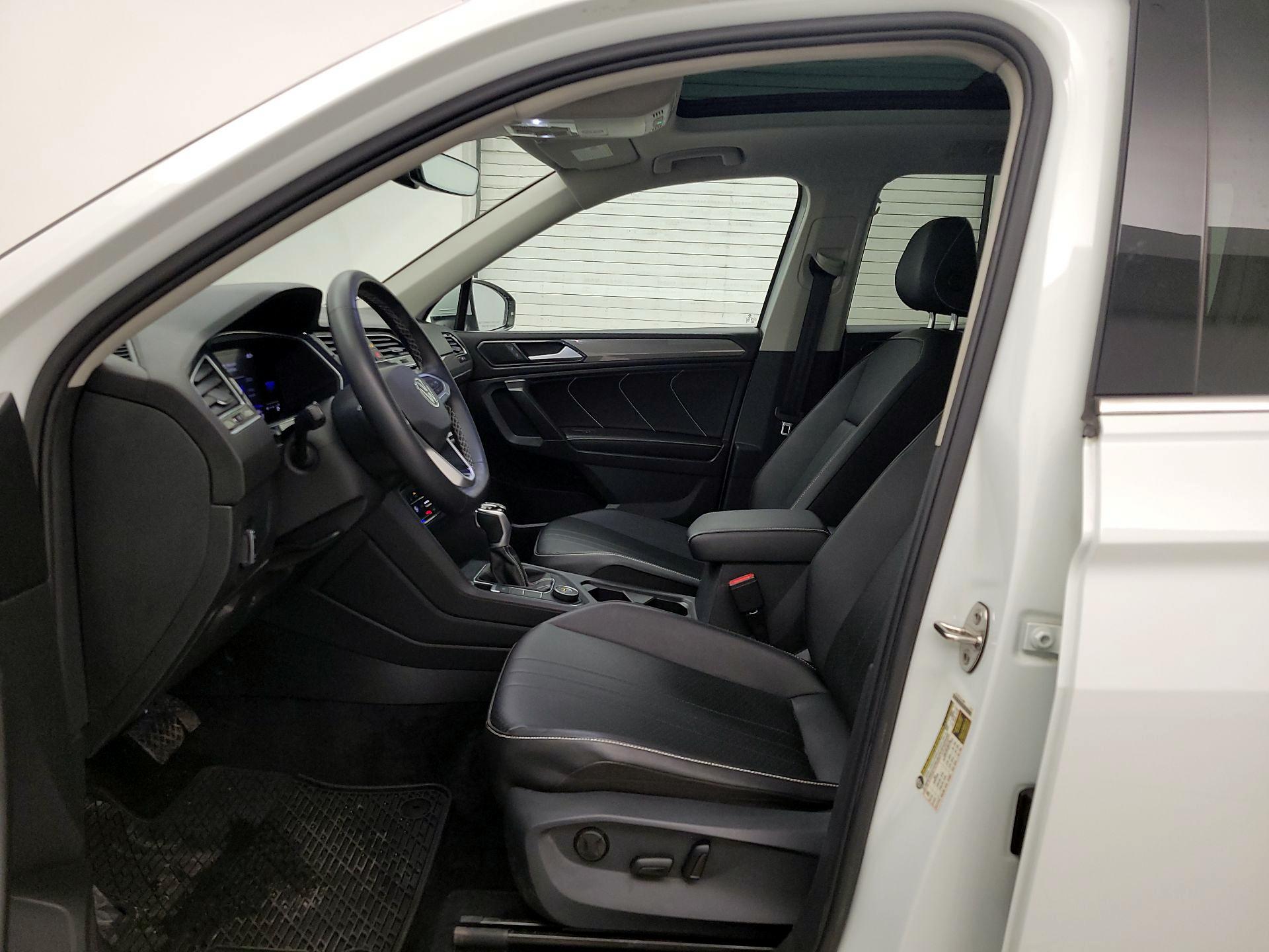 Thumbnail: 2022 Volkswagen Tiguan - 11