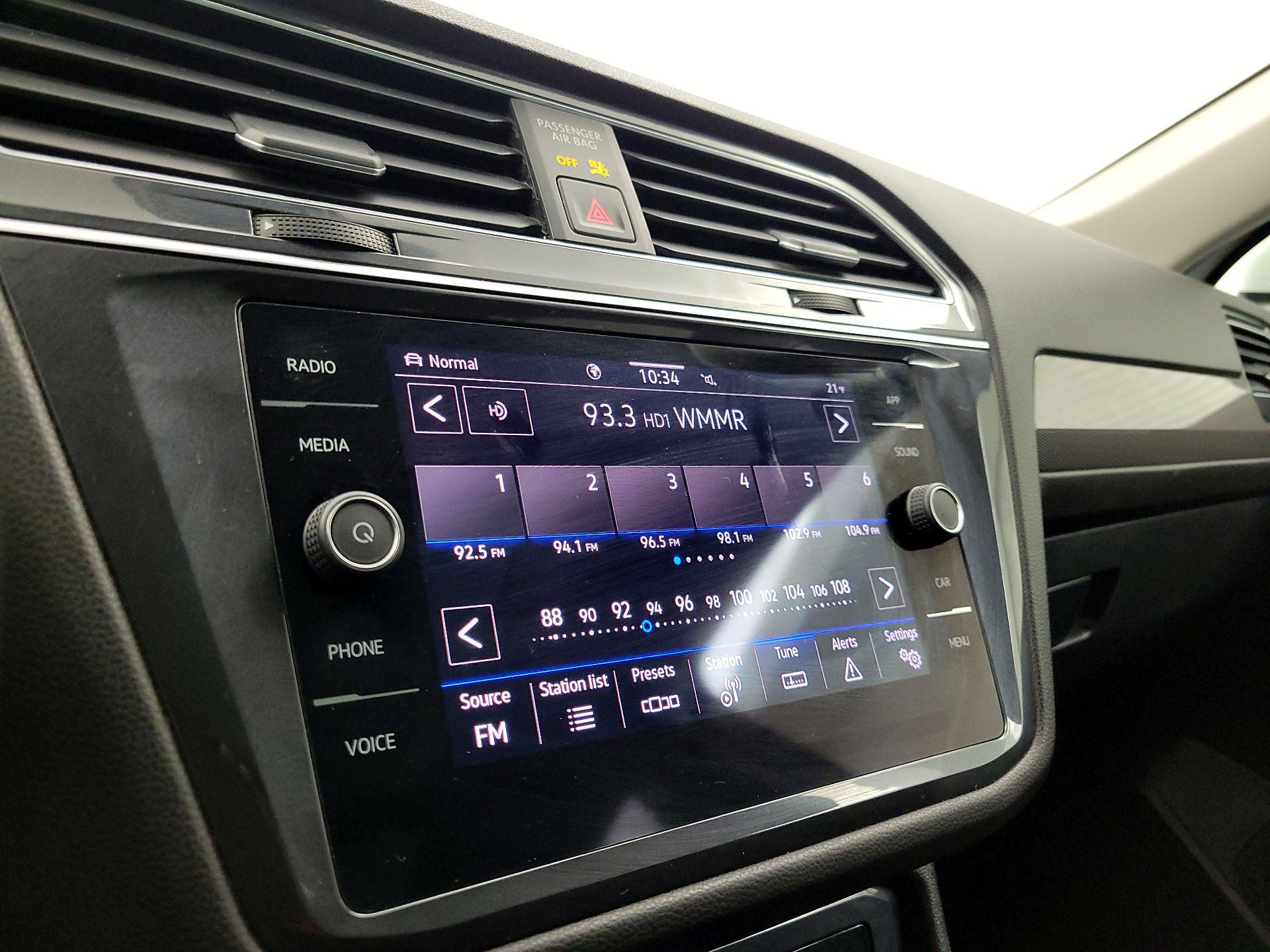 Thumbnail: 2022 Volkswagen Tiguan - 15