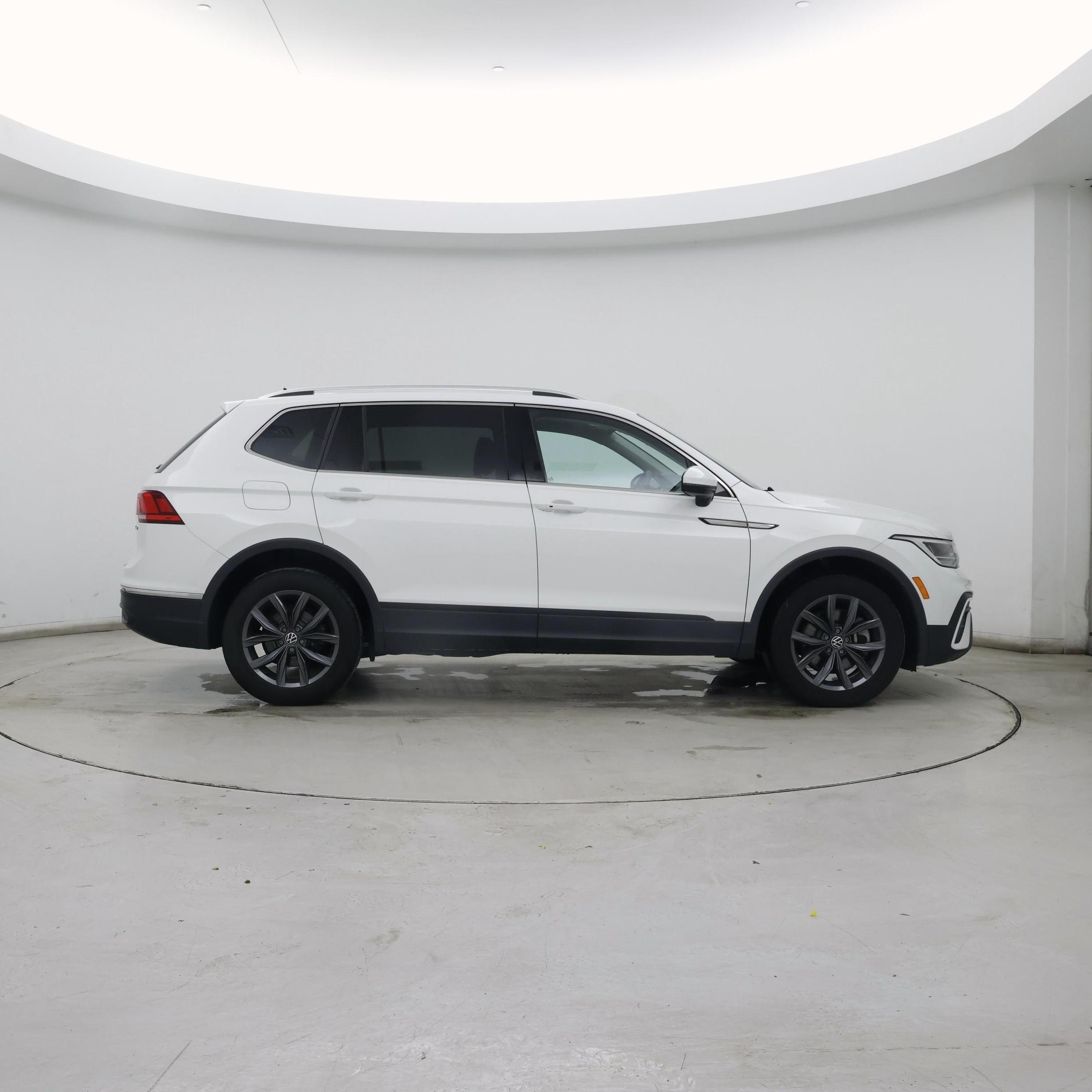 Thumbnail: 2022 Volkswagen Tiguan - 7