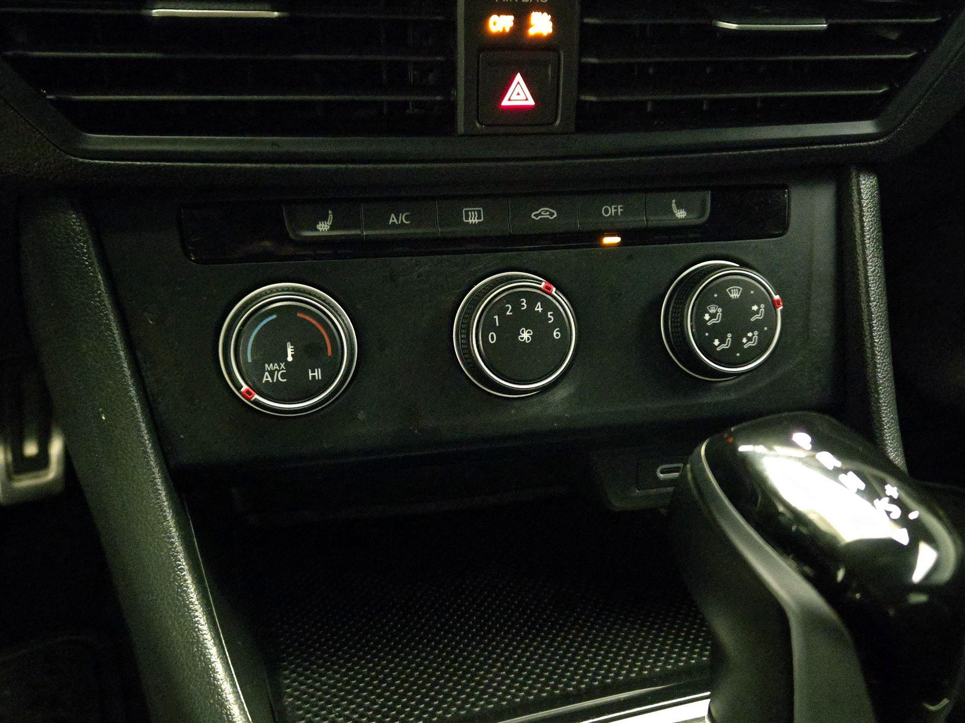 Thumbnail: 2024 Volkswagen Jetta - 16