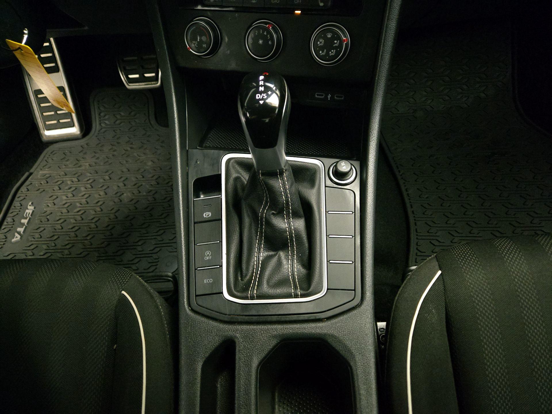 Thumbnail: 2024 Volkswagen Jetta - 17