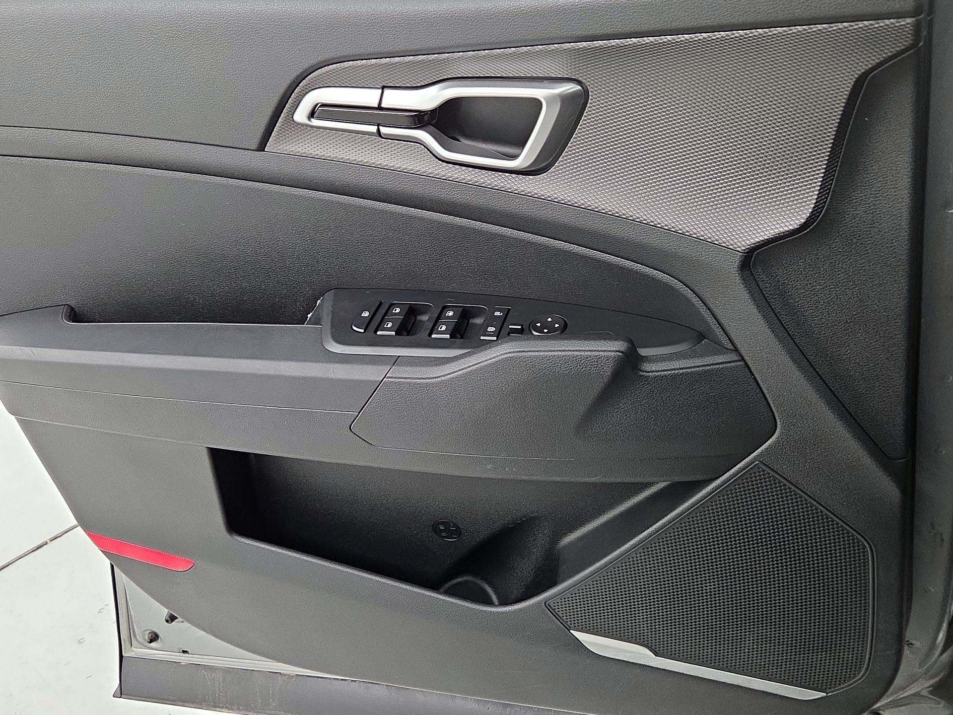 Thumbnail: 2023 Kia Sportage - 12