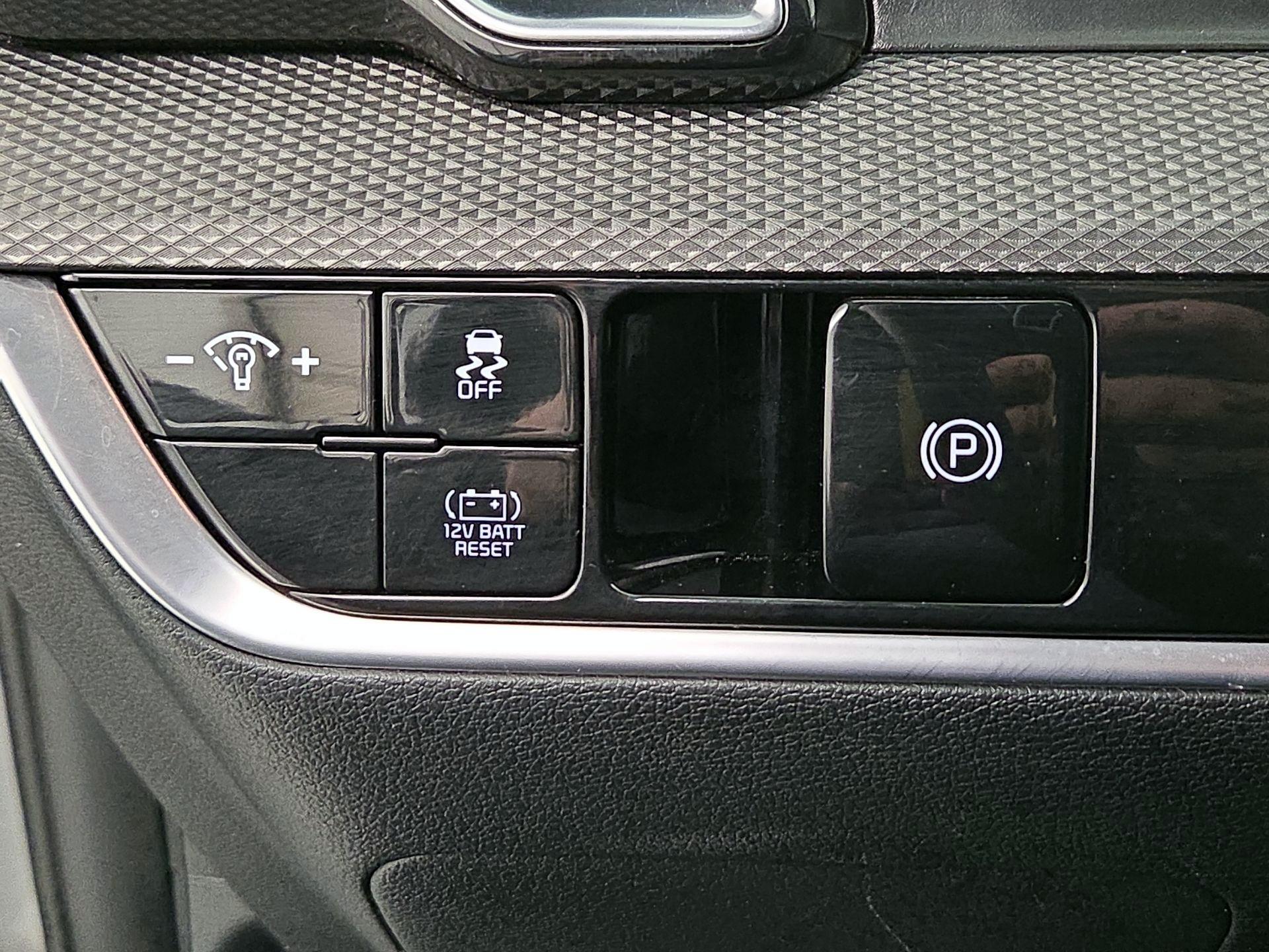 Thumbnail: 2023 Kia Sportage - 13