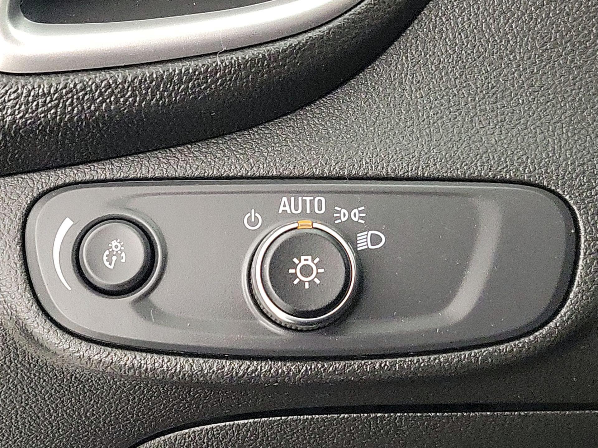 Thumbnail: 2022 Chevrolet Trax - 13