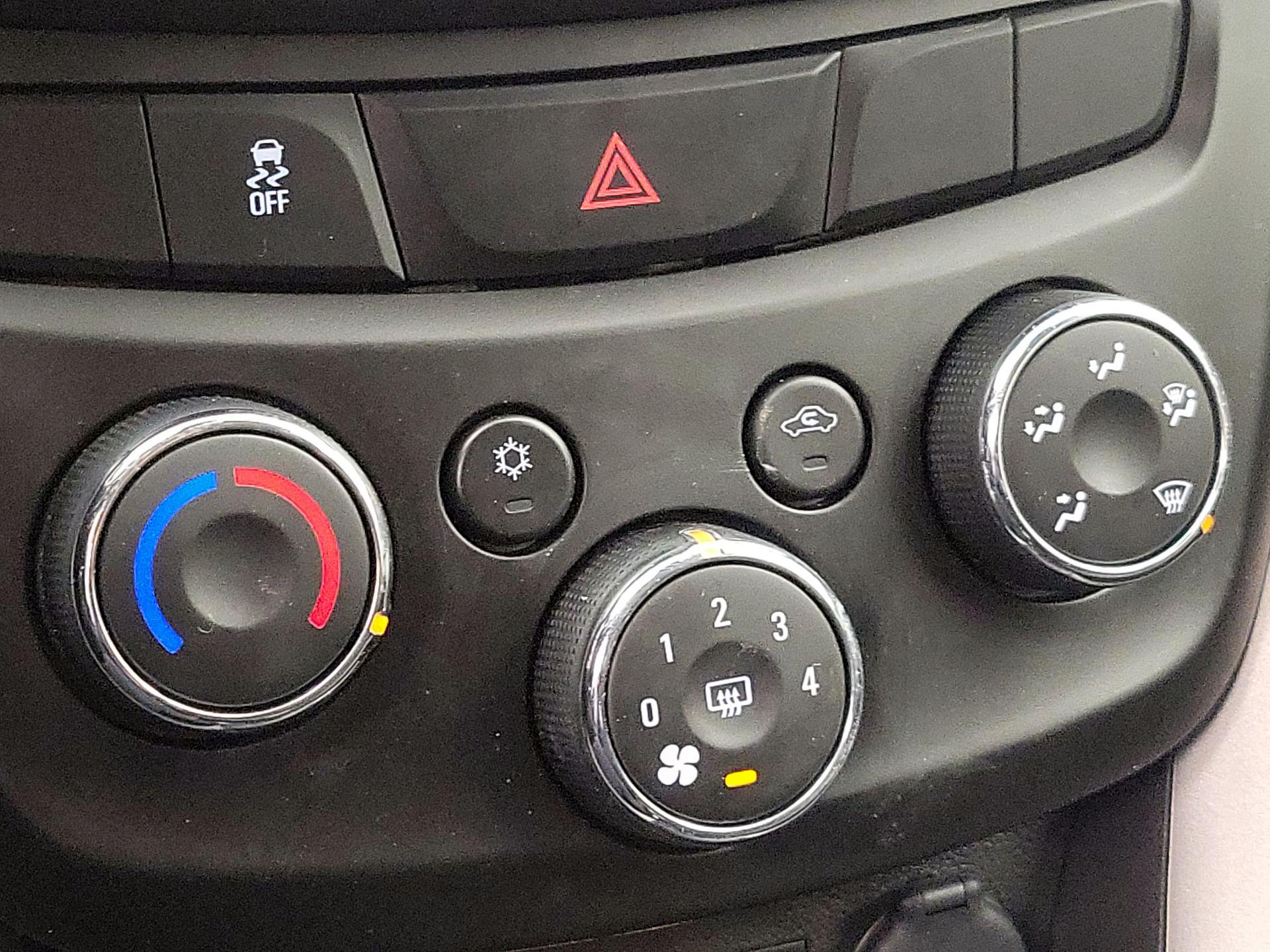 Thumbnail: 2022 Chevrolet Trax - 16