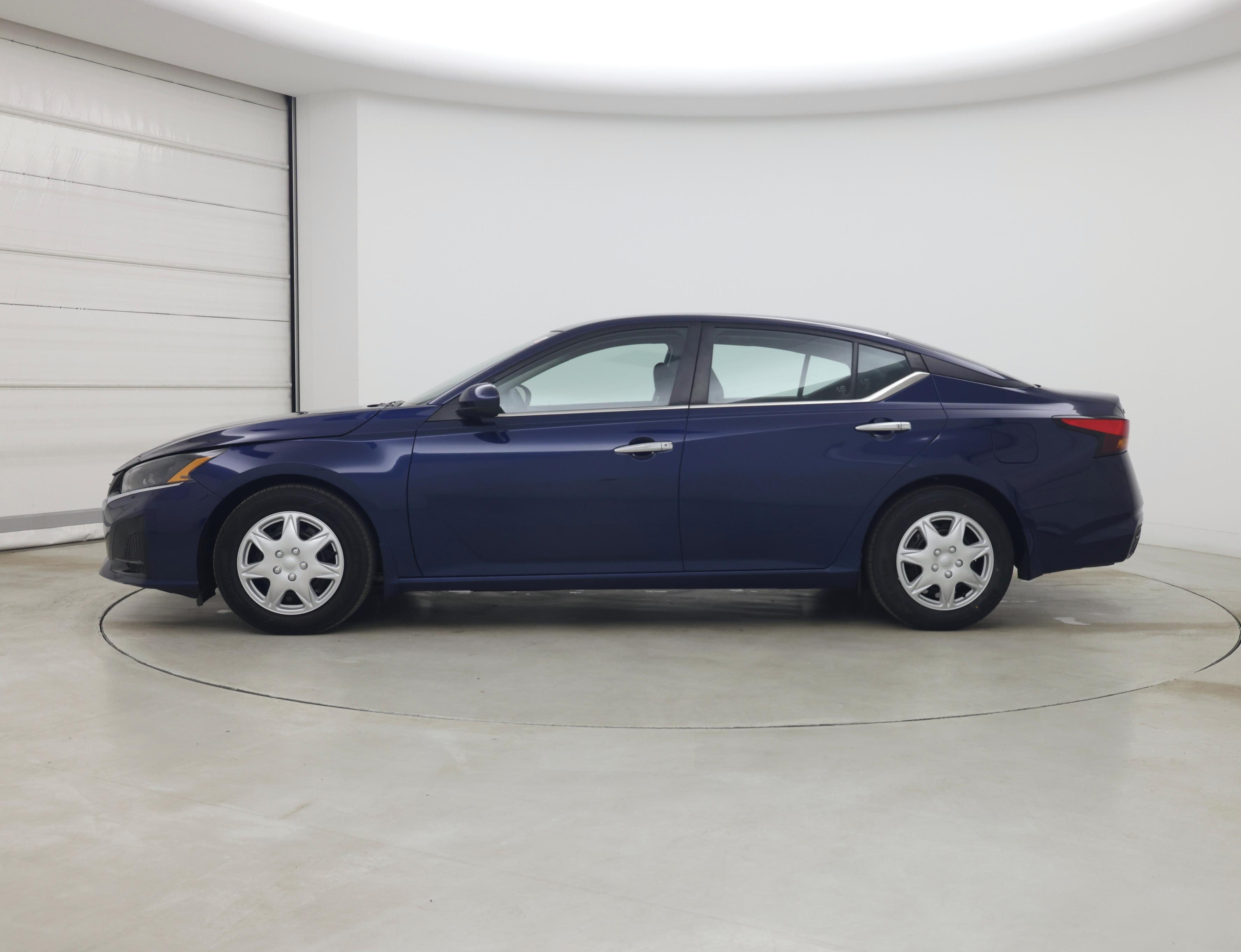 Thumbnail: 2023 Nissan Altima - 3