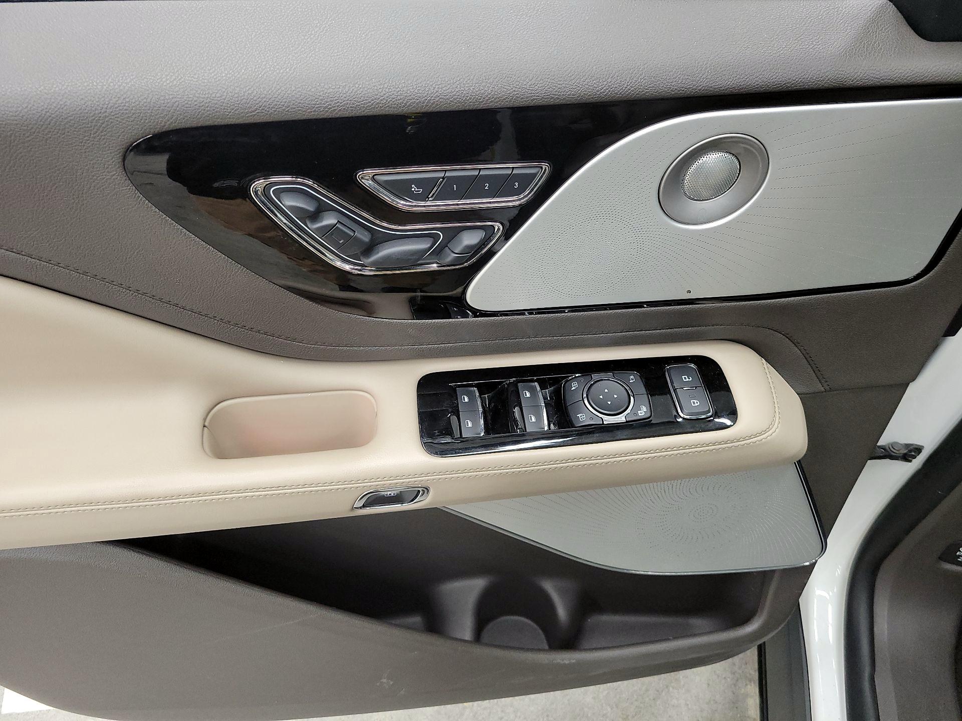 Thumbnail: 2020 Lincoln Aviator - 10