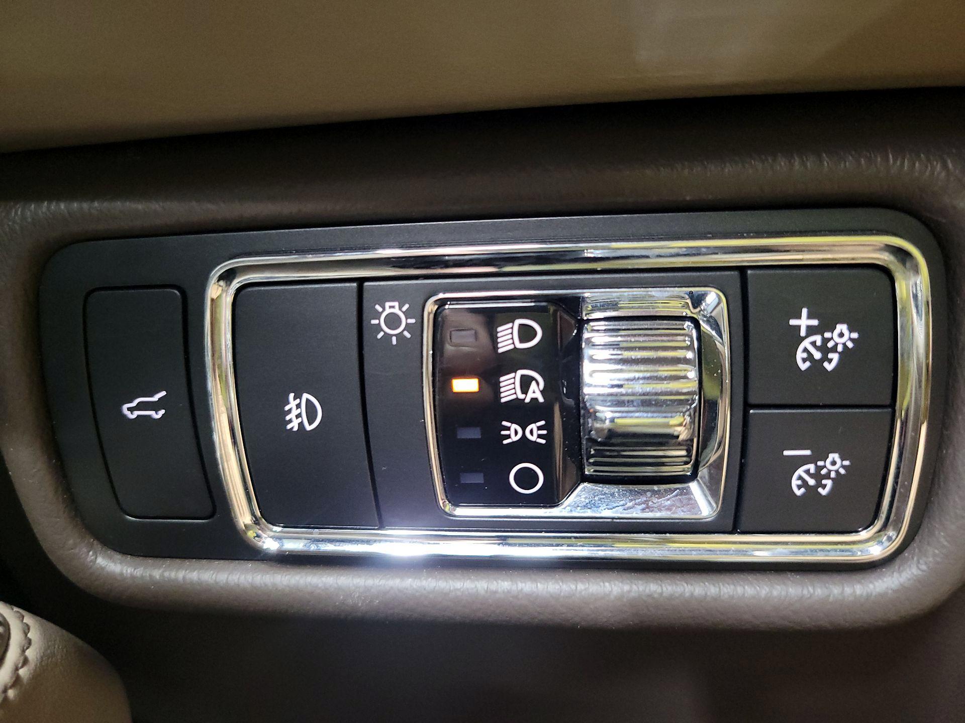 Thumbnail: 2020 Lincoln Aviator - 11