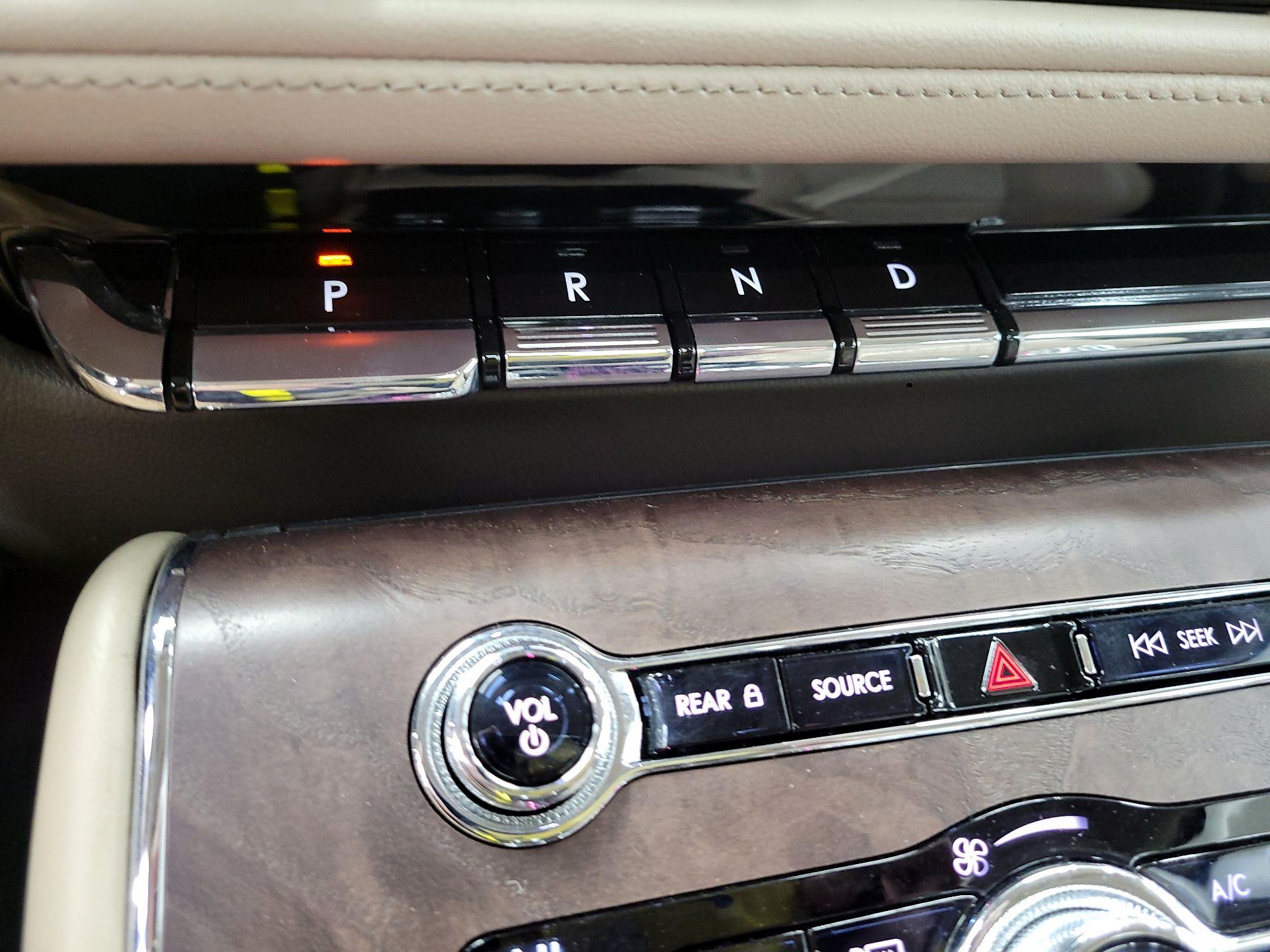 Thumbnail: 2020 Lincoln Aviator - 16