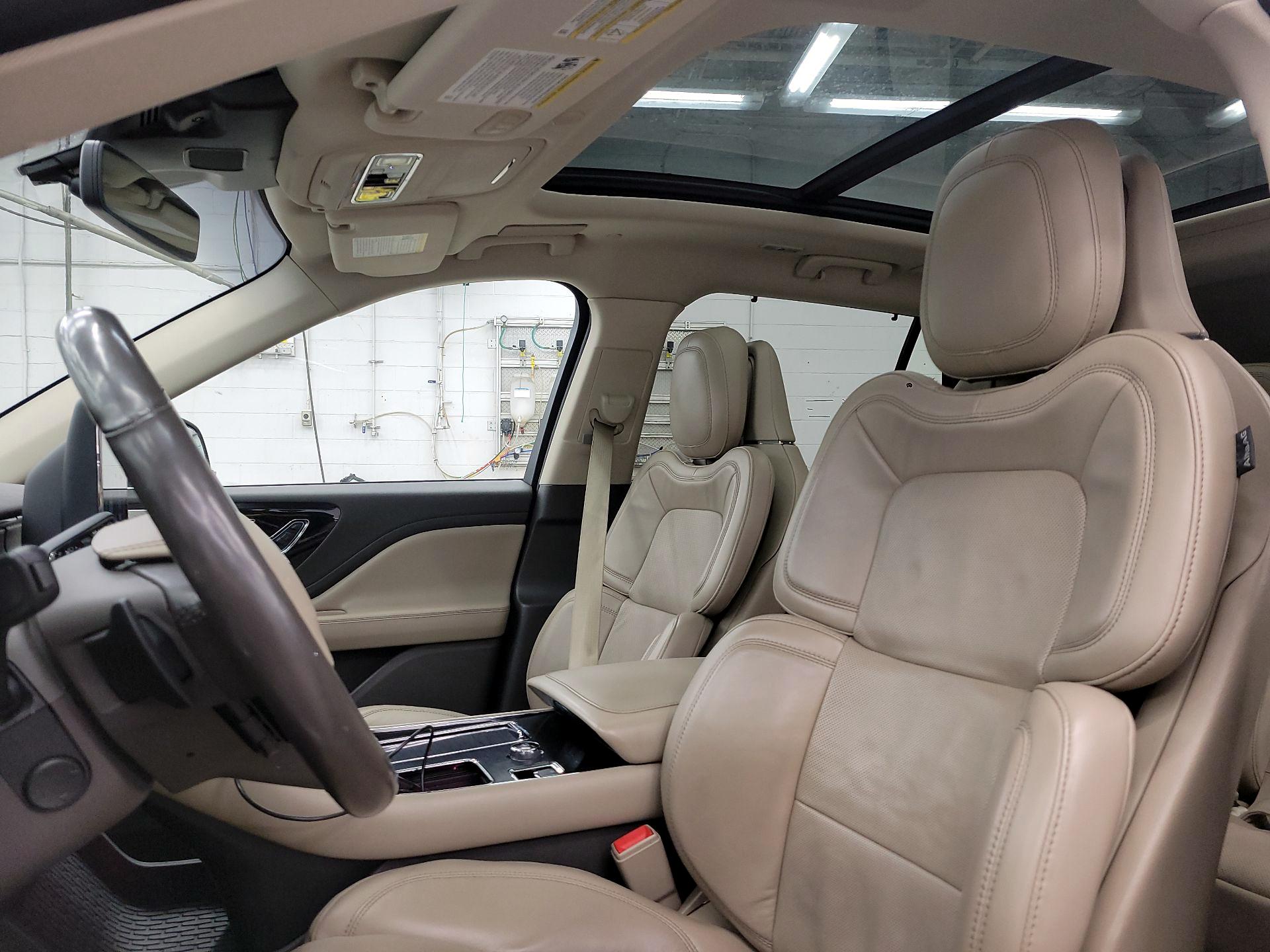 Thumbnail: 2020 Lincoln Aviator - 18