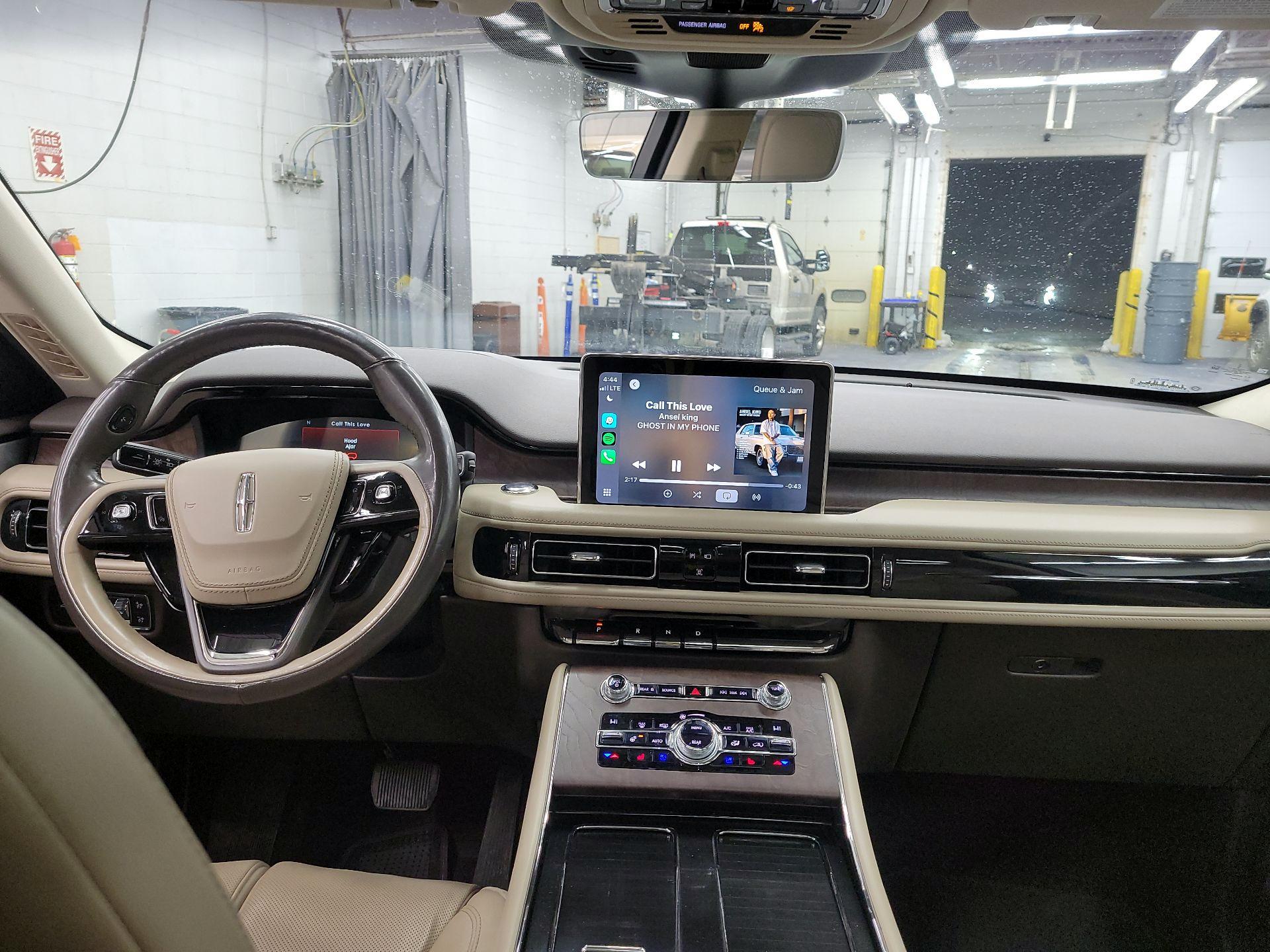 Thumbnail: 2020 Lincoln Aviator - 8