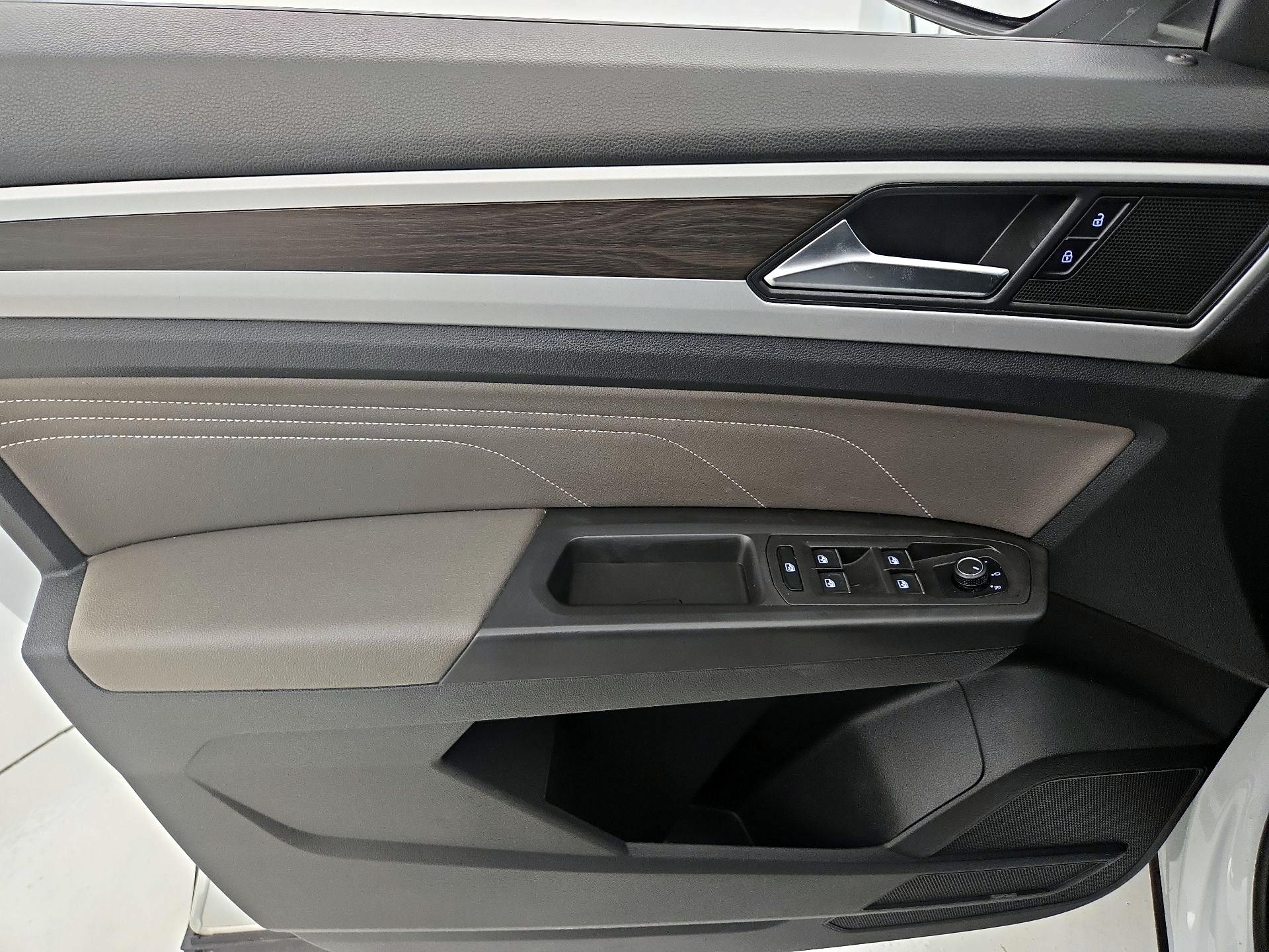 Thumbnail: 2023 Volkswagen Atlas - 12