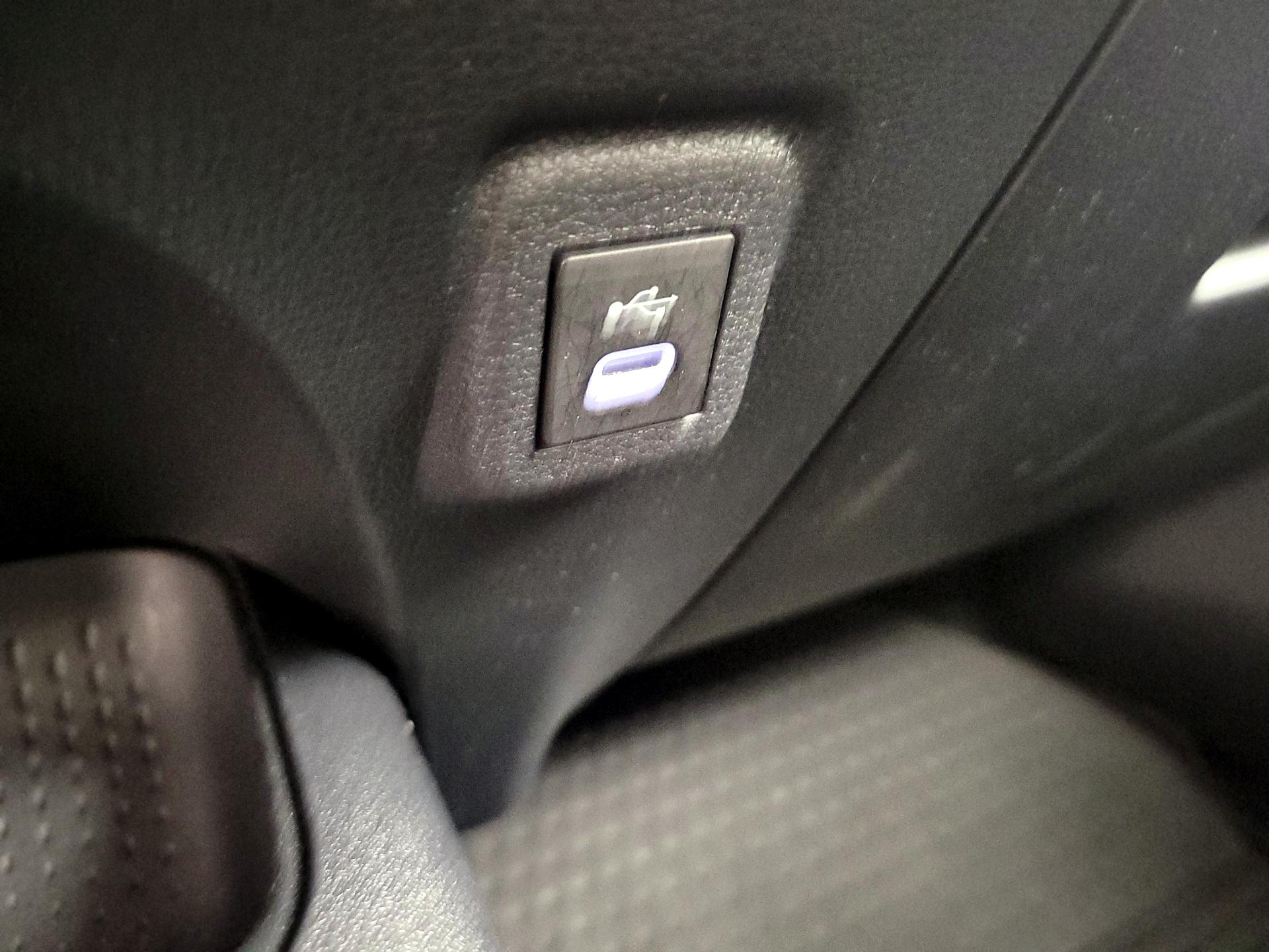 Thumbnail: 2025 Toyota Corolla - 18