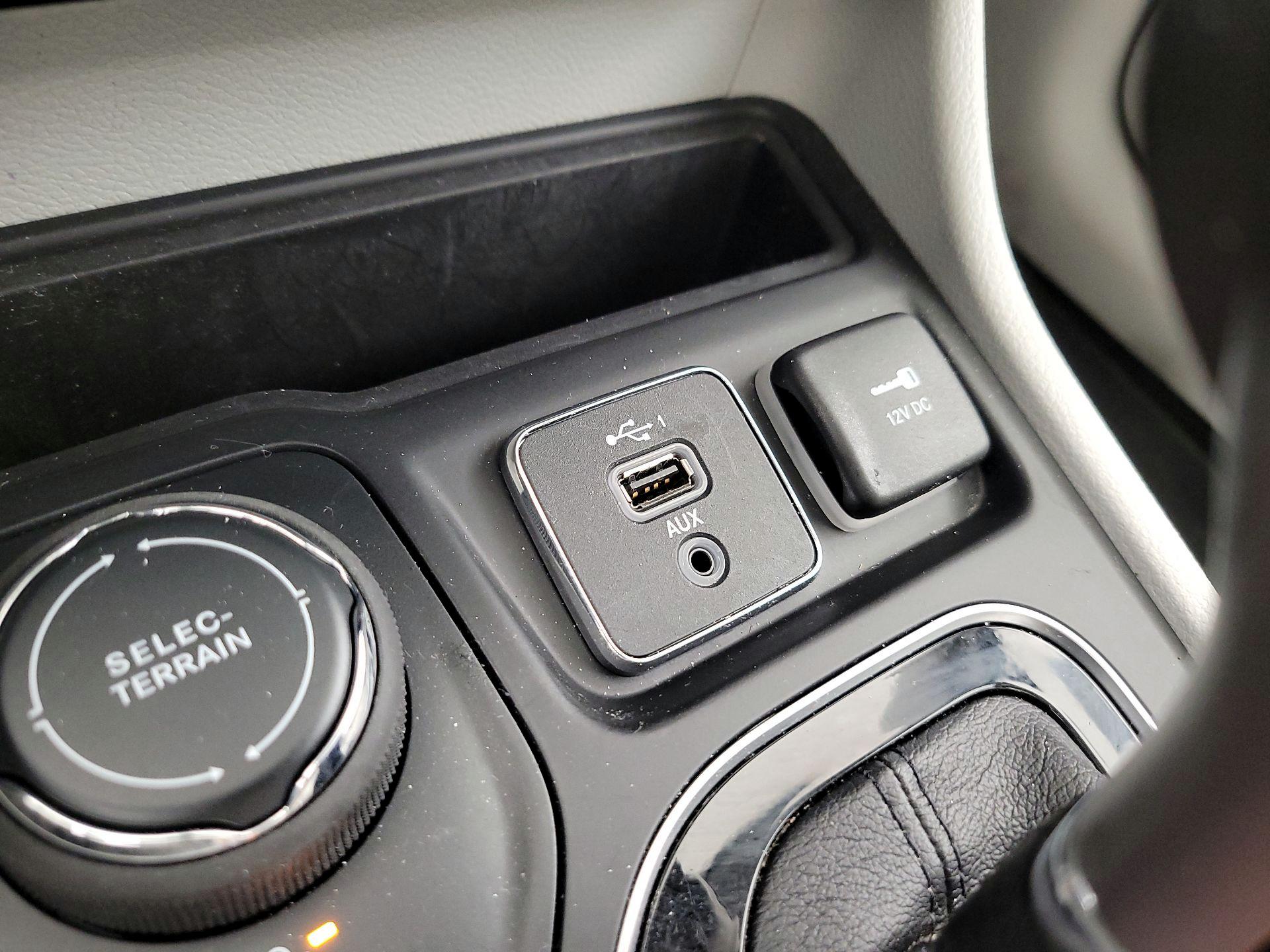 Thumbnail: 2021 Jeep Cherokee - 16