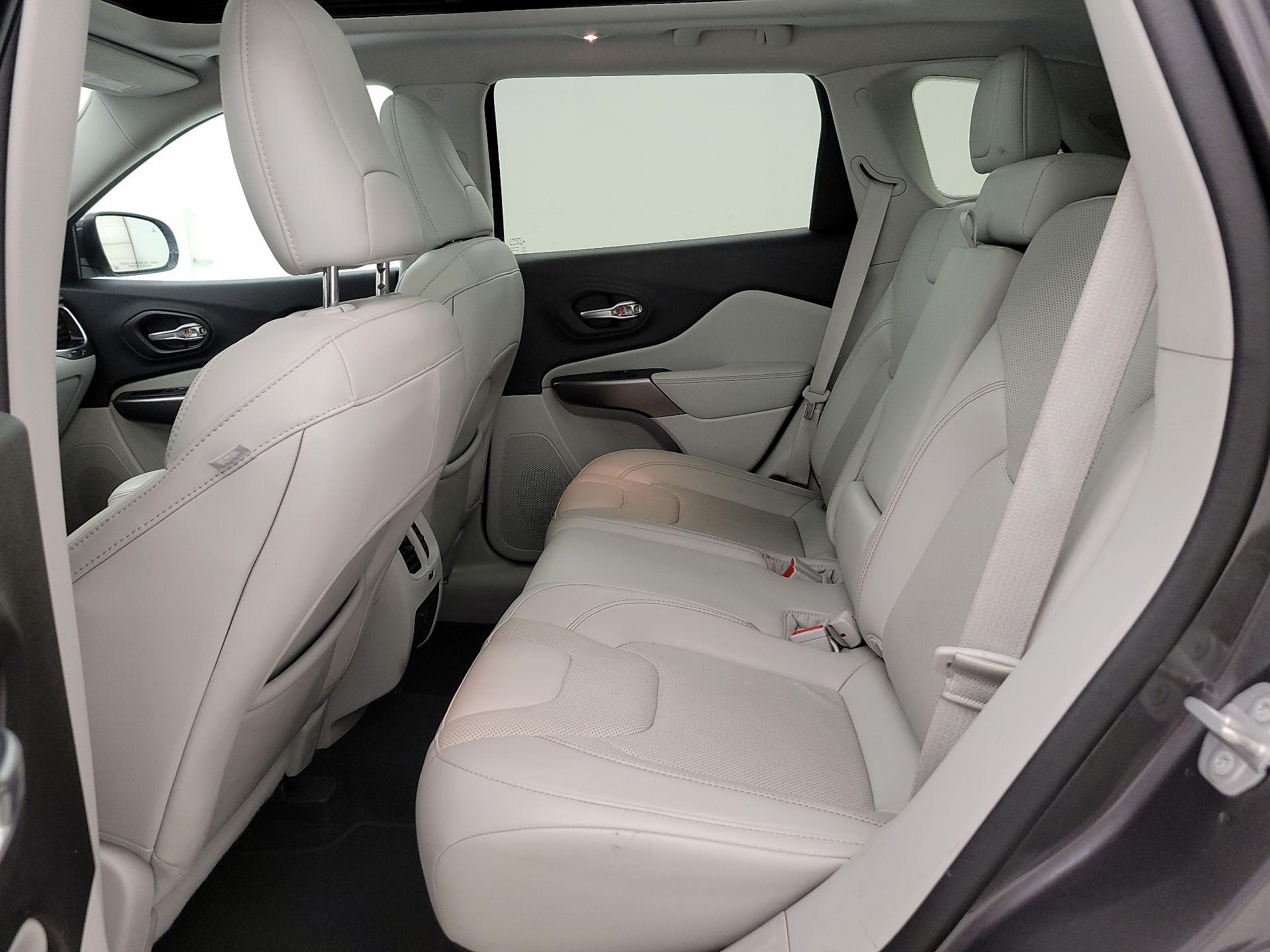 Thumbnail: 2021 Jeep Cherokee - 17