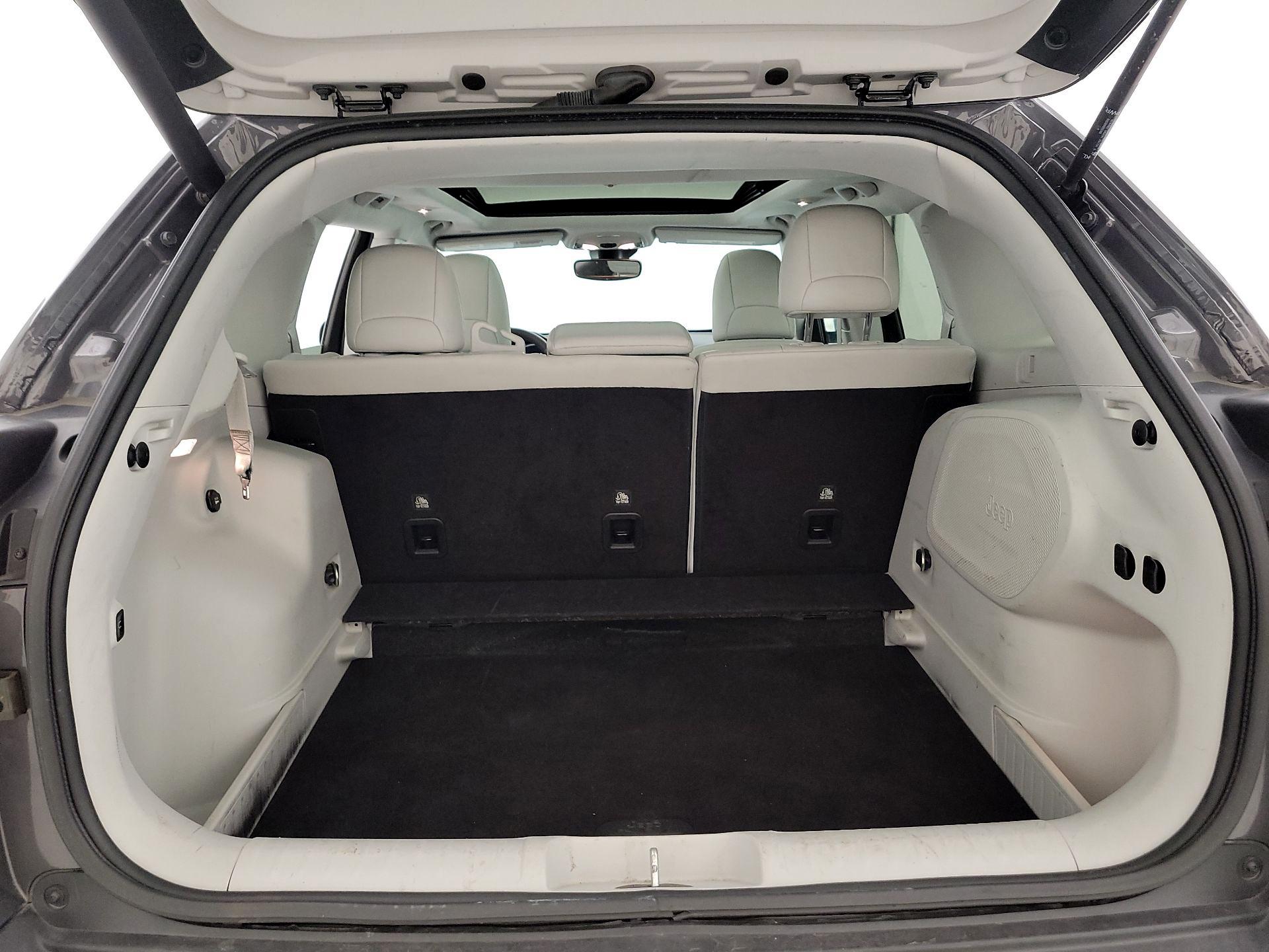 Thumbnail: 2021 Jeep Cherokee - 18