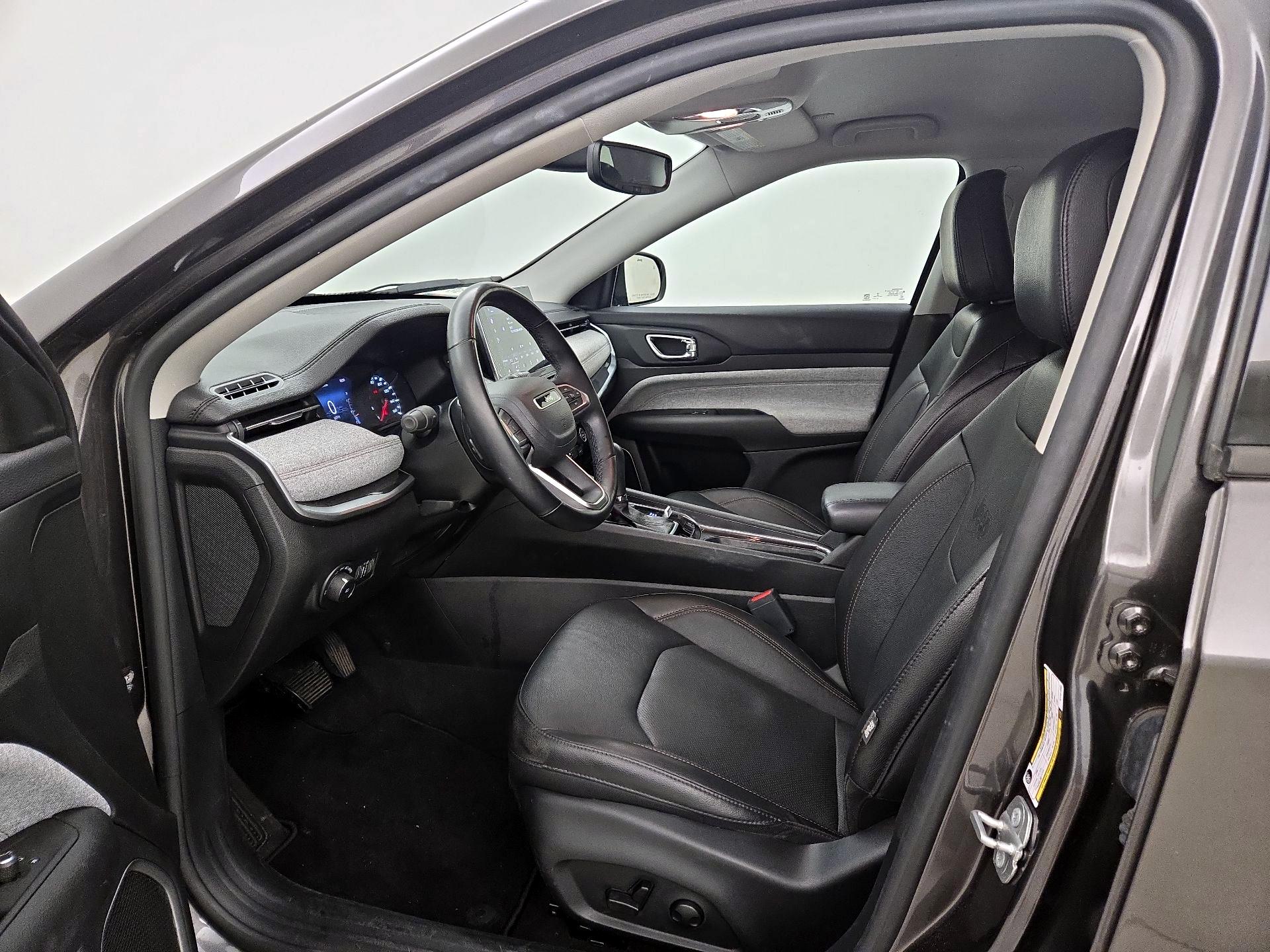 Thumbnail: 2022 Jeep Compass - 11