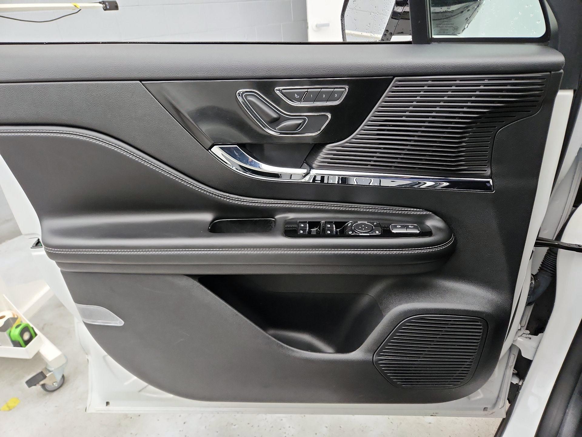 Thumbnail: 2022 Lincoln Corsair - 12